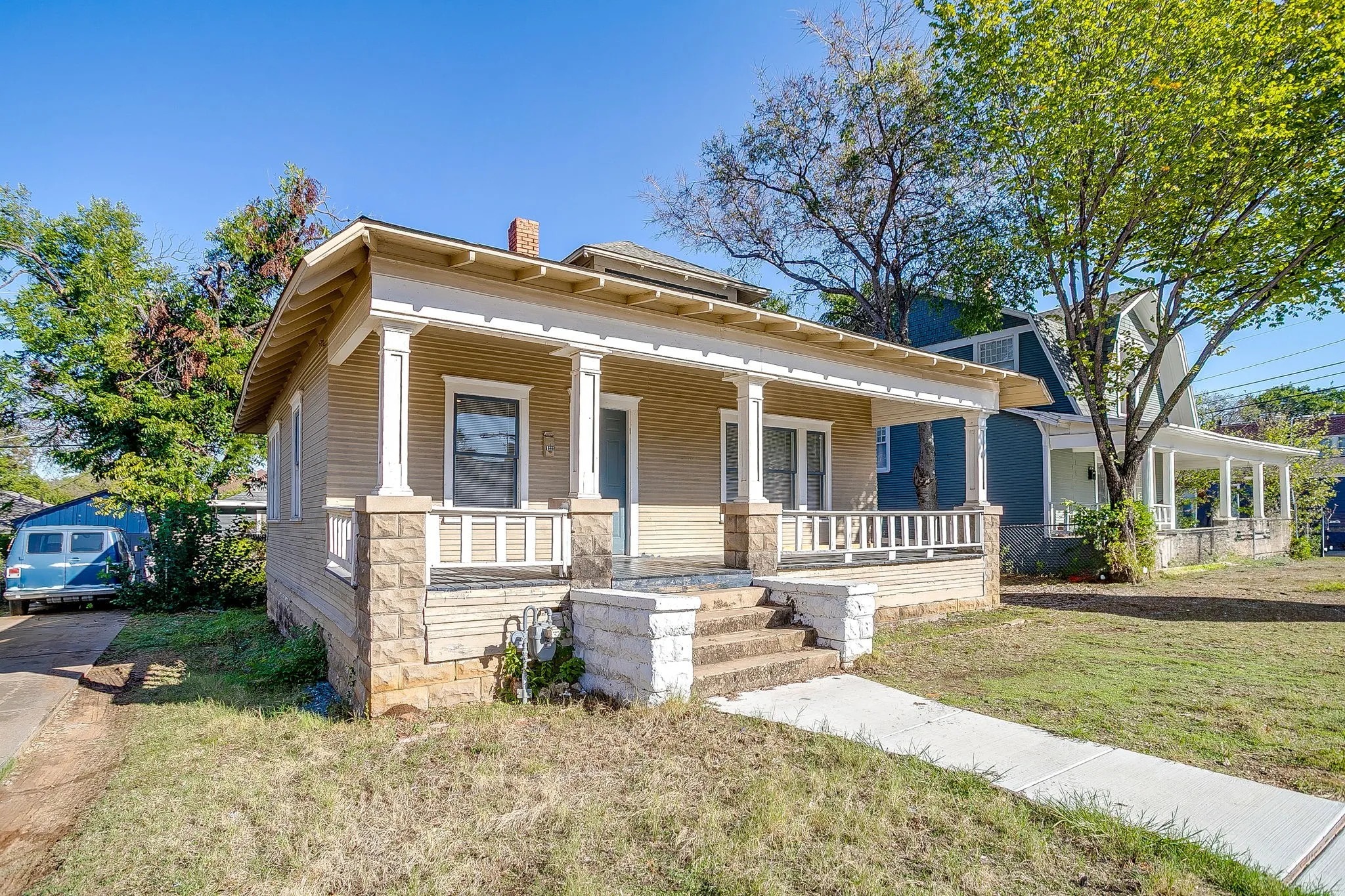 Single Family Residence For Rent in Tarrant County , 1325 Hurley Avenue, Fort Worth, Texas 76104, 3 Bedroom, 1 Bathroom, Garage spaces, 1,032 Sqft, built in 1920, mls#21407352, Real Estate Agent in Fort Worth, Homes For Rent in Tarrant county, Homes For Rent in Fort Worth, Realtor in Fort Worth Texas, Real Estate Brokerage Independent Realty Texas, Luminita Cordes Realtor