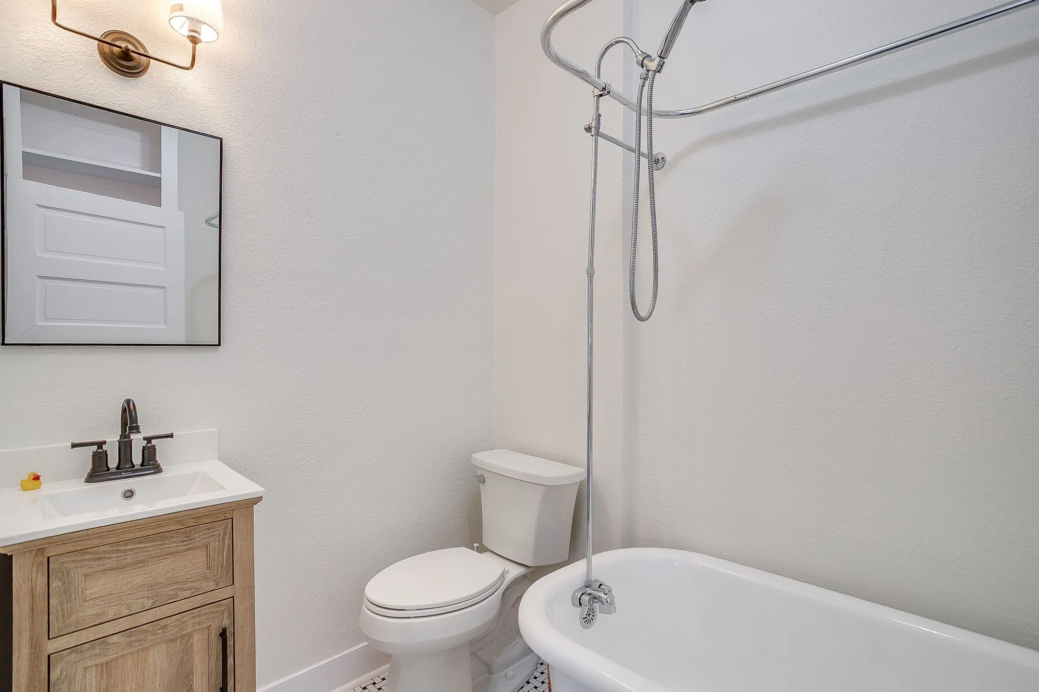 Single Family Residence For Rent in Tarrant County , 1325 Hurley Avenue, Fort Worth, Texas 76104, 3 Bedroom, 1 Bathroom, Garage spaces, 1,032 Sqft, built in 1920, mls#21407352, Real Estate Agent in Fort Worth, Homes For Rent in Tarrant county, Homes For Rent in Fort Worth, Realtor in Fort Worth Texas, Real Estate Brokerage Independent Realty Texas, Luminita Cordes Realtor