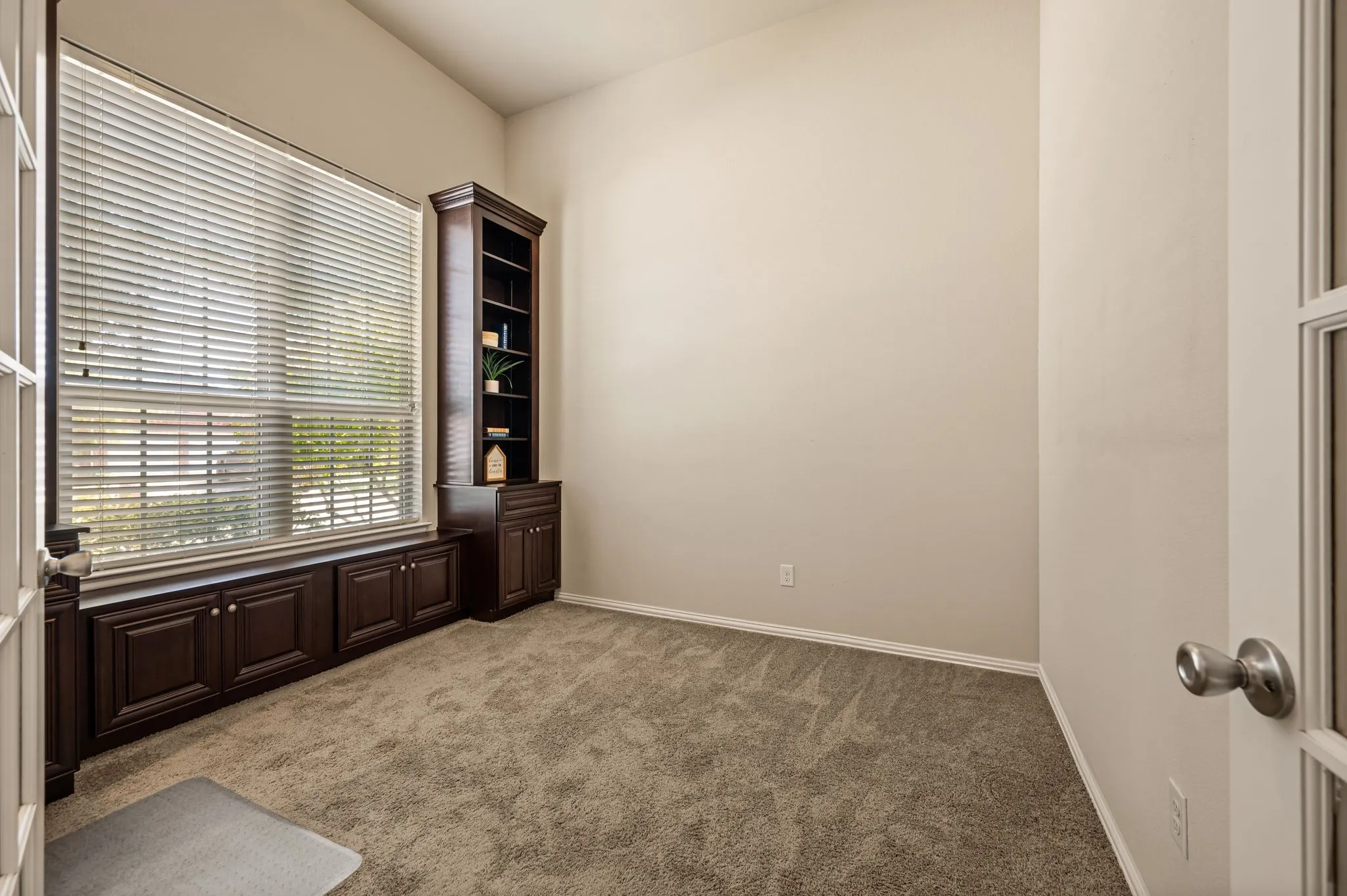 Single Family Residence For Sale in Tarrant County , 613 Ricochet Drive, Fort Worth, Texas 76131, 3 Bedroom, 3 Bathroom, 2 Garage spaces, 2,474 Sqft, built in 2013, mls#21392893, Real Estate Agent in Fort Worth, Homes For Sale in Tarrant county, Homes For Sale in Fort Worth, Realtor in Fort Worth Texas, Real Estate Brokerage Independent Realty Texas, Luminita Cordes Realtor