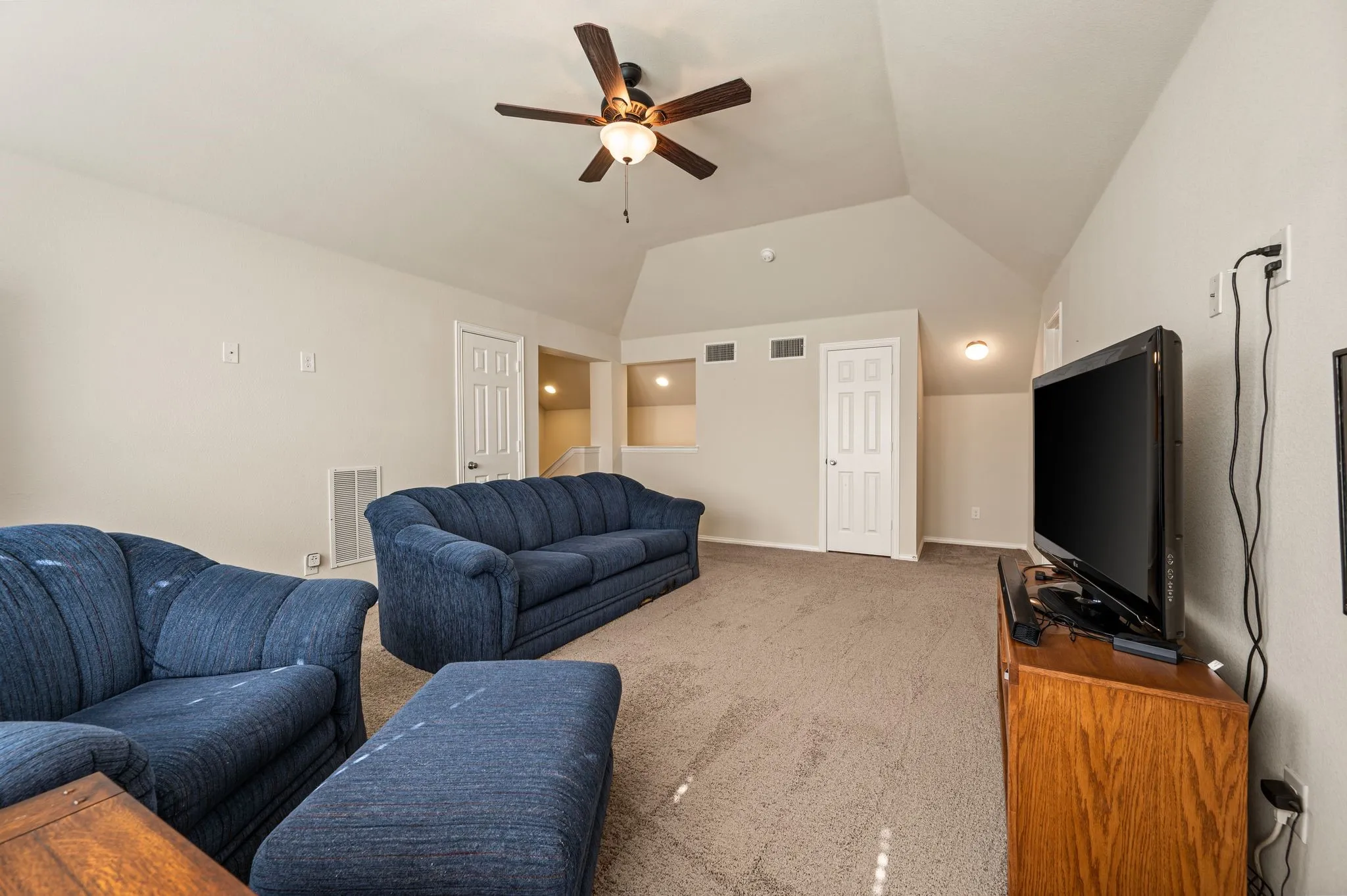 Single Family Residence For Sale in Tarrant County , 613 Ricochet Drive, Fort Worth, Texas 76131, 3 Bedroom, 3 Bathroom, 2 Garage spaces, 2,474 Sqft, built in 2013, mls#21392893, Real Estate Agent in Fort Worth, Homes For Sale in Tarrant county, Homes For Sale in Fort Worth, Realtor in Fort Worth Texas, Real Estate Brokerage Independent Realty Texas, Luminita Cordes Realtor