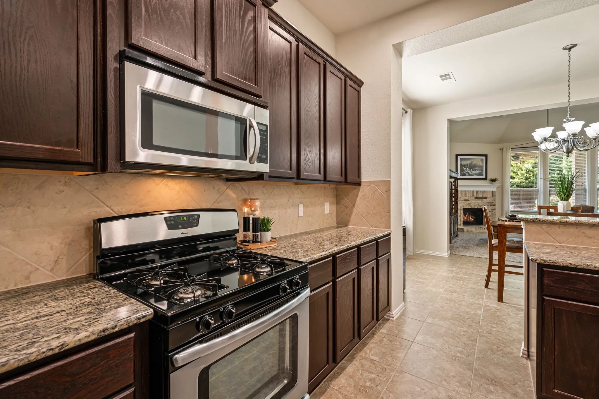 Single Family Residence For Sale in Tarrant County , 613 Ricochet Drive, Fort Worth, Texas 76131, 3 Bedroom, 3 Bathroom, 2 Garage spaces, 2,474 Sqft, built in 2013, mls#21392893, Real Estate Agent in Fort Worth, Homes For Sale in Tarrant county, Homes For Sale in Fort Worth, Realtor in Fort Worth Texas, Real Estate Brokerage Independent Realty Texas, Luminita Cordes Realtor