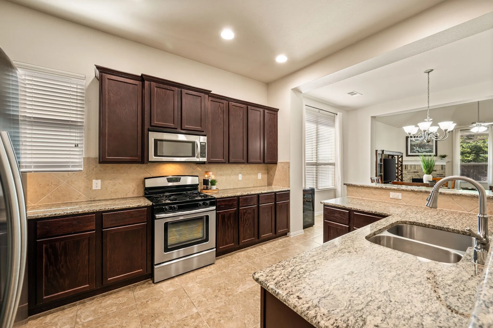 Single Family Residence For Sale in Tarrant County , 613 Ricochet Drive, Fort Worth, Texas 76131, 3 Bedroom, 3 Bathroom, 2 Garage spaces, 2,474 Sqft, built in 2013, mls#21392893, Real Estate Agent in Fort Worth, Homes For Sale in Tarrant county, Homes For Sale in Fort Worth, Realtor in Fort Worth Texas, Real Estate Brokerage Independent Realty Texas, Luminita Cordes Realtor