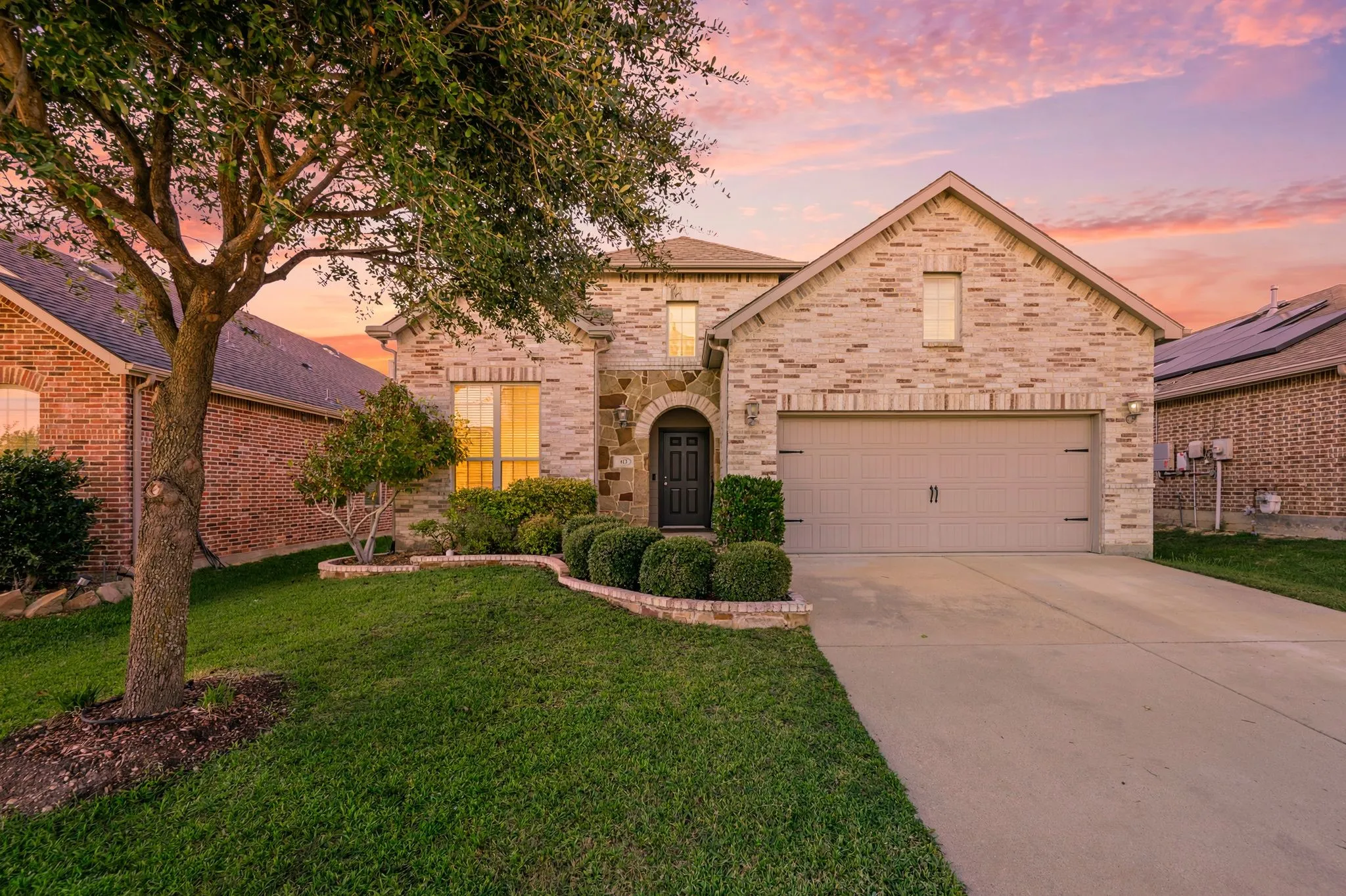 Single Family Residence For Sale in Tarrant County , 613 Ricochet Drive, Fort Worth, Texas 76131, 3 Bedroom, 3 Bathroom, 2 Garage spaces, 2,474 Sqft, built in 2013, mls#21392893, Real Estate Agent in Fort Worth, Homes For Sale in Tarrant county, Homes For Sale in Fort Worth, Realtor in Fort Worth Texas, Real Estate Brokerage Independent Realty Texas, Luminita Cordes Realtor