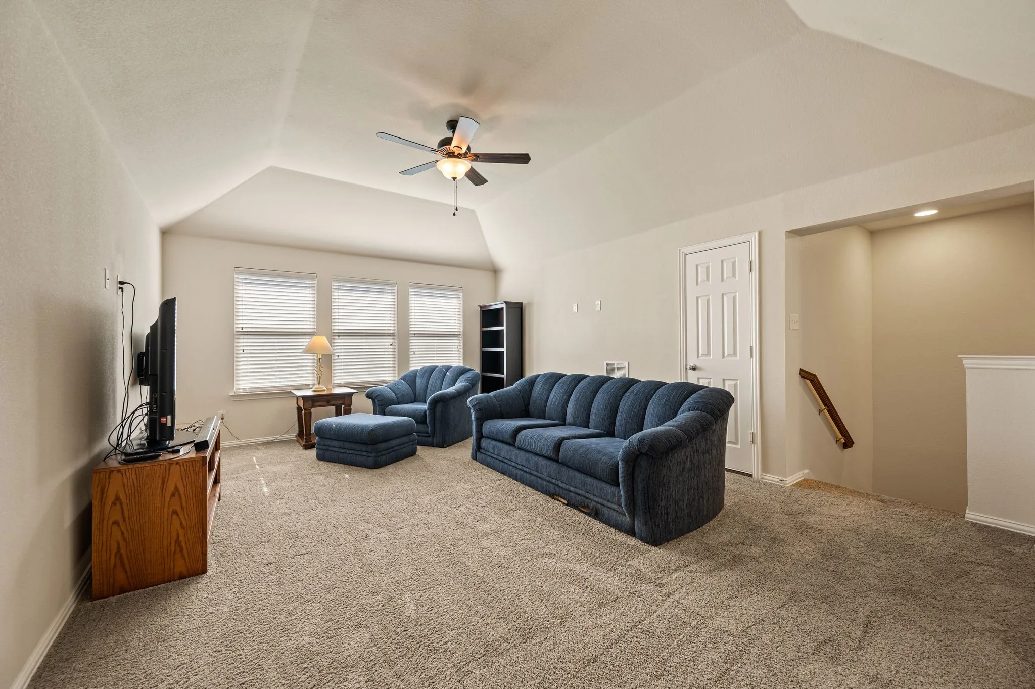 Single Family Residence For Sale in Tarrant County , 613 Ricochet Drive, Fort Worth, Texas 76131, 3 Bedroom, 3 Bathroom, 2 Garage spaces, 2,474 Sqft, built in 2013, mls#21392893, Real Estate Agent in Fort Worth, Homes For Sale in Tarrant county, Homes For Sale in Fort Worth, Realtor in Fort Worth Texas, Real Estate Brokerage Independent Realty Texas, Luminita Cordes Realtor