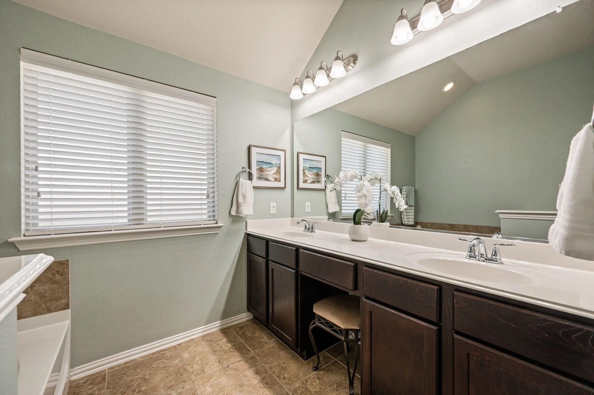 Single Family Residence For Sale in Tarrant County , 613 Ricochet Drive, Fort Worth, Texas 76131, 3 Bedroom, 3 Bathroom, 2 Garage spaces, 2,474 Sqft, built in 2013, mls#21392893, Real Estate Agent in Fort Worth, Homes For Sale in Tarrant county, Homes For Sale in Fort Worth, Realtor in Fort Worth Texas, Real Estate Brokerage Independent Realty Texas, Luminita Cordes Realtor