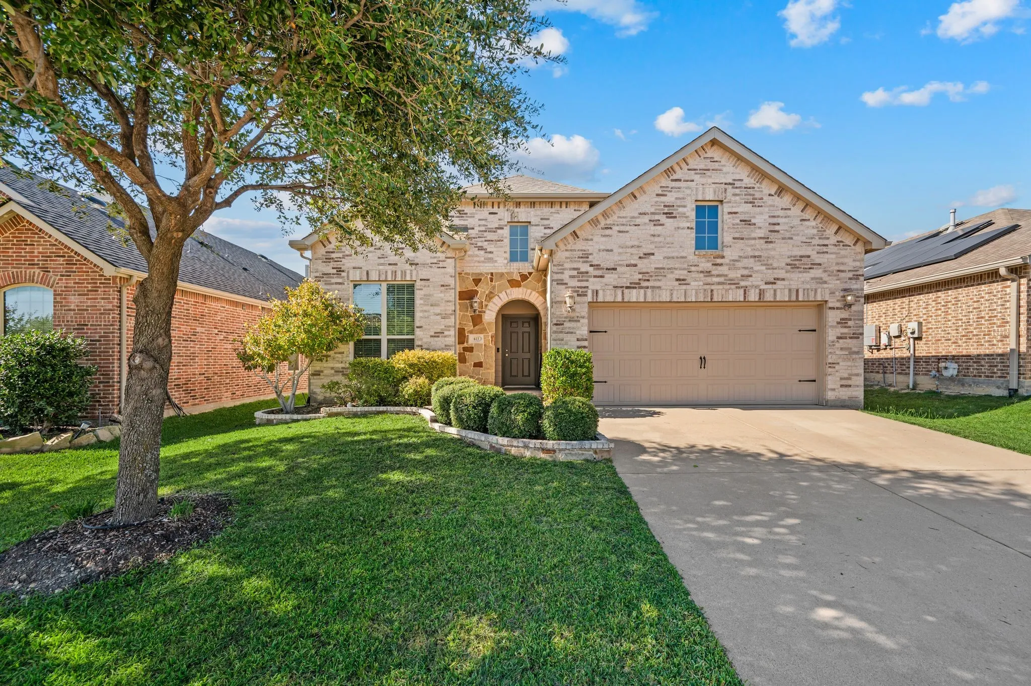 Single Family Residence For Sale in Tarrant County , 613 Ricochet Drive, Fort Worth, Texas 76131, 3 Bedroom, 3 Bathroom, 2 Garage spaces, 2,474 Sqft, built in 2013, mls#21392893, Real Estate Agent in Fort Worth, Homes For Sale in Tarrant county, Homes For Sale in Fort Worth, Realtor in Fort Worth Texas, Real Estate Brokerage Independent Realty Texas, Luminita Cordes Realtor