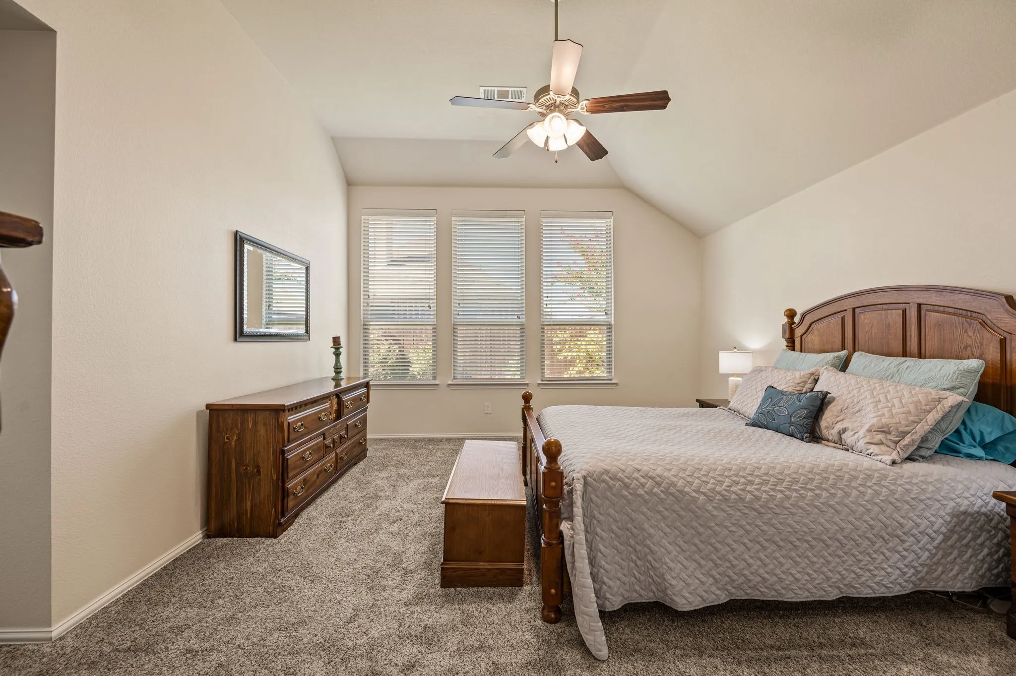 Single Family Residence For Sale in Tarrant County , 613 Ricochet Drive, Fort Worth, Texas 76131, 3 Bedroom, 3 Bathroom, 2 Garage spaces, 2,474 Sqft, built in 2013, mls#21392893, Real Estate Agent in Fort Worth, Homes For Sale in Tarrant county, Homes For Sale in Fort Worth, Realtor in Fort Worth Texas, Real Estate Brokerage Independent Realty Texas, Luminita Cordes Realtor