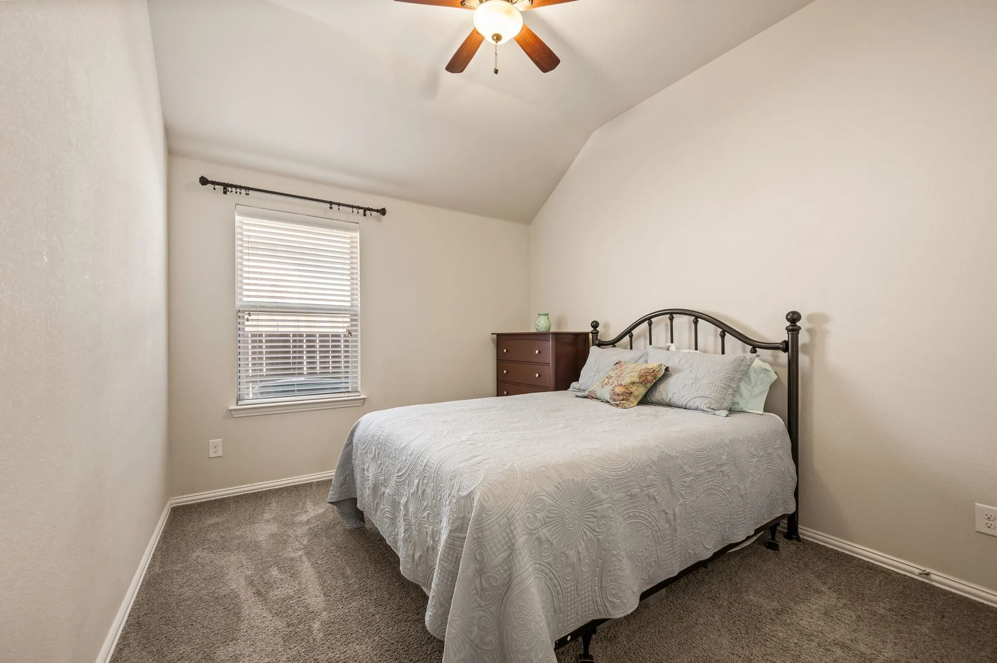 Single Family Residence For Sale in Tarrant County , 613 Ricochet Drive, Fort Worth, Texas 76131, 3 Bedroom, 3 Bathroom, 2 Garage spaces, 2,474 Sqft, built in 2013, mls#21392893, Real Estate Agent in Fort Worth, Homes For Sale in Tarrant county, Homes For Sale in Fort Worth, Realtor in Fort Worth Texas, Real Estate Brokerage Independent Realty Texas, Luminita Cordes Realtor