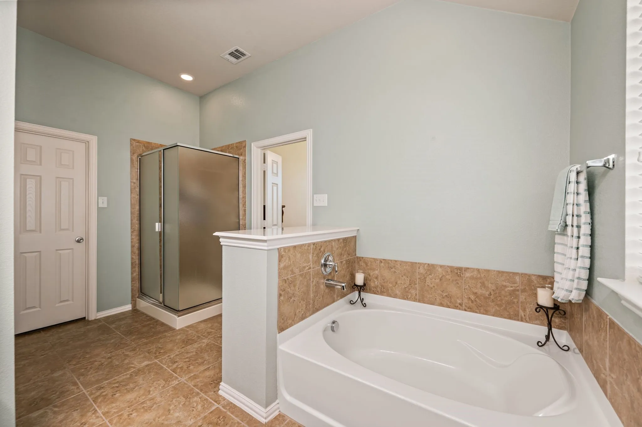 Single Family Residence For Sale in Tarrant County , 613 Ricochet Drive, Fort Worth, Texas 76131, 3 Bedroom, 3 Bathroom, 2 Garage spaces, 2,474 Sqft, built in 2013, mls#21392893, Real Estate Agent in Fort Worth, Homes For Sale in Tarrant county, Homes For Sale in Fort Worth, Realtor in Fort Worth Texas, Real Estate Brokerage Independent Realty Texas, Luminita Cordes Realtor