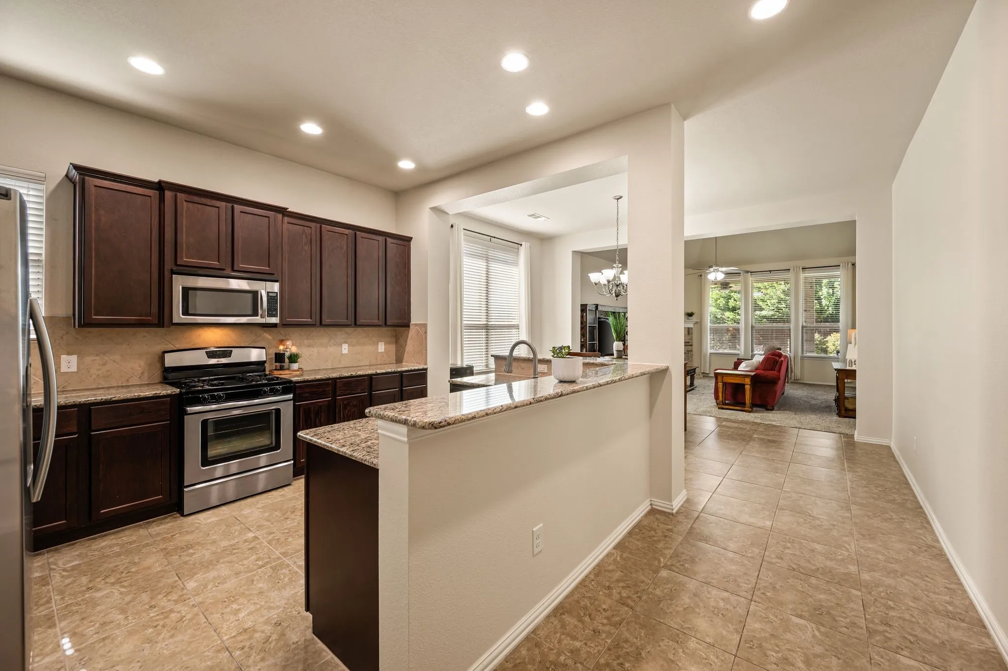 Single Family Residence For Sale in Tarrant County , 613 Ricochet Drive, Fort Worth, Texas 76131, 3 Bedroom, 3 Bathroom, 2 Garage spaces, 2,474 Sqft, built in 2013, mls#21392893, Real Estate Agent in Fort Worth, Homes For Sale in Tarrant county, Homes For Sale in Fort Worth, Realtor in Fort Worth Texas, Real Estate Brokerage Independent Realty Texas, Luminita Cordes Realtor
