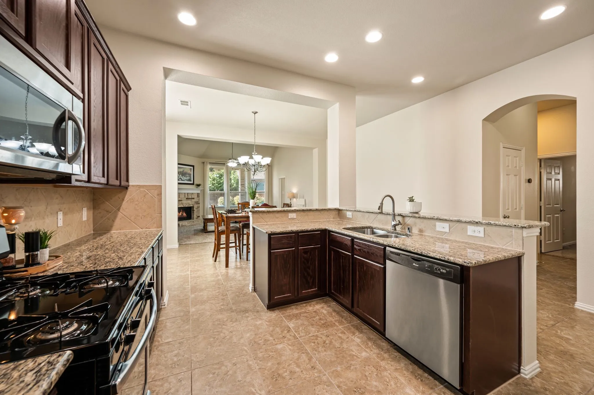Single Family Residence For Sale in Tarrant County , 613 Ricochet Drive, Fort Worth, Texas 76131, 3 Bedroom, 3 Bathroom, 2 Garage spaces, 2,474 Sqft, built in 2013, mls#21392893, Real Estate Agent in Fort Worth, Homes For Sale in Tarrant county, Homes For Sale in Fort Worth, Realtor in Fort Worth Texas, Real Estate Brokerage Independent Realty Texas, Luminita Cordes Realtor