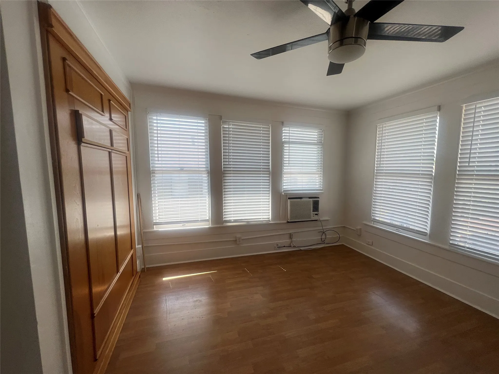 Apartment For Rent in Dallas County , 4033 Cole Avenue 5, Dallas, Texas 75204, 0, 1 Bathroom, Garage spaces, 500 Sqft, built in 1910, mls#21407502, Real Estate Agent in Dallas, Homes For Rent in Dallas county, Homes For Rent in Dallas, Realtor in Dallas Texas, Real Estate Brokerage Independent Realty Texas, Luminita Cordes Realtor