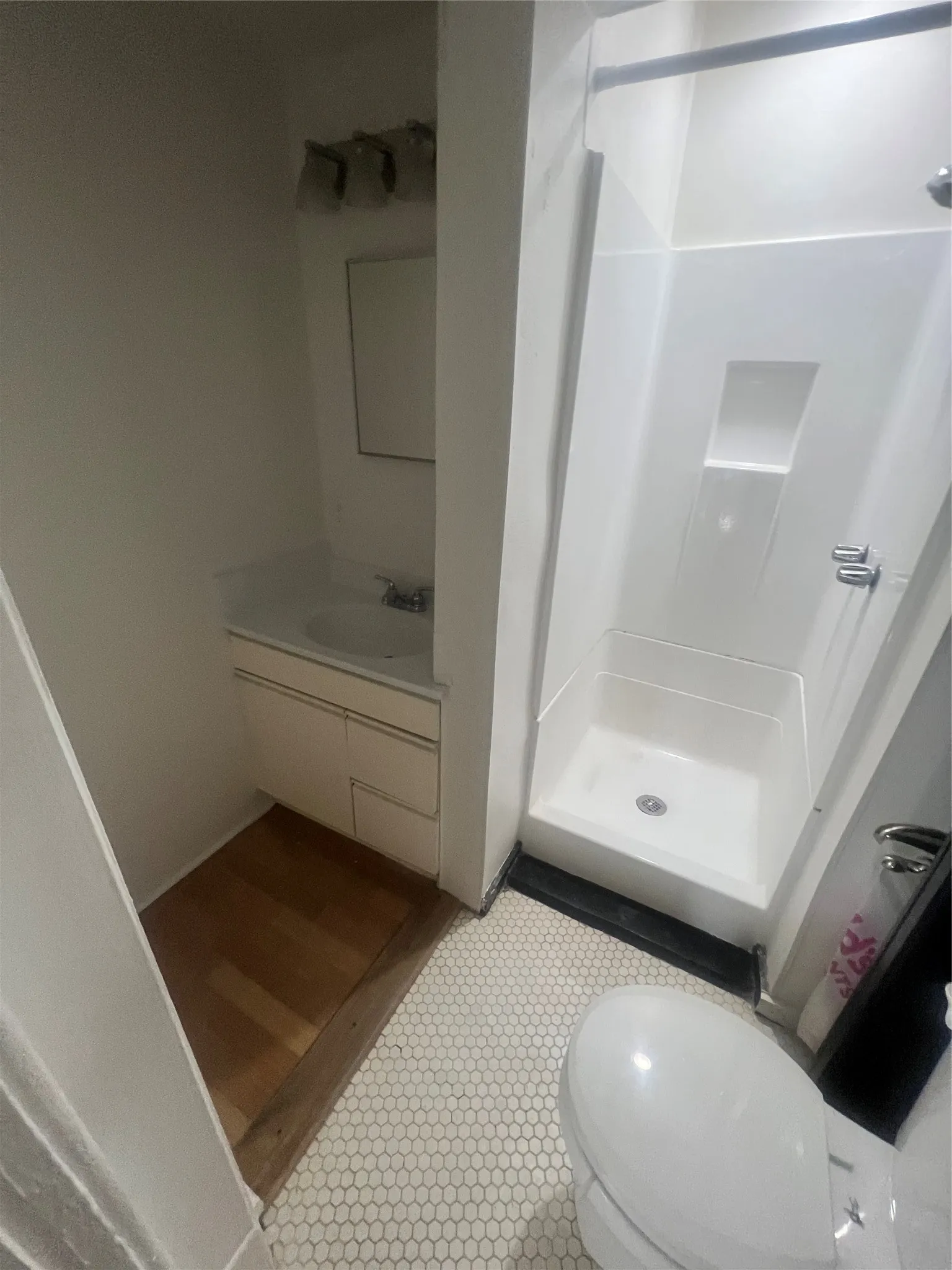 Apartment For Rent in Dallas County , 4033 Cole Avenue 5, Dallas, Texas 75204, 0, 1 Bathroom, Garage spaces, 500 Sqft, built in 1910, mls#21407502, Real Estate Agent in Dallas, Homes For Rent in Dallas county, Homes For Rent in Dallas, Realtor in Dallas Texas, Real Estate Brokerage Independent Realty Texas, Luminita Cordes Realtor
