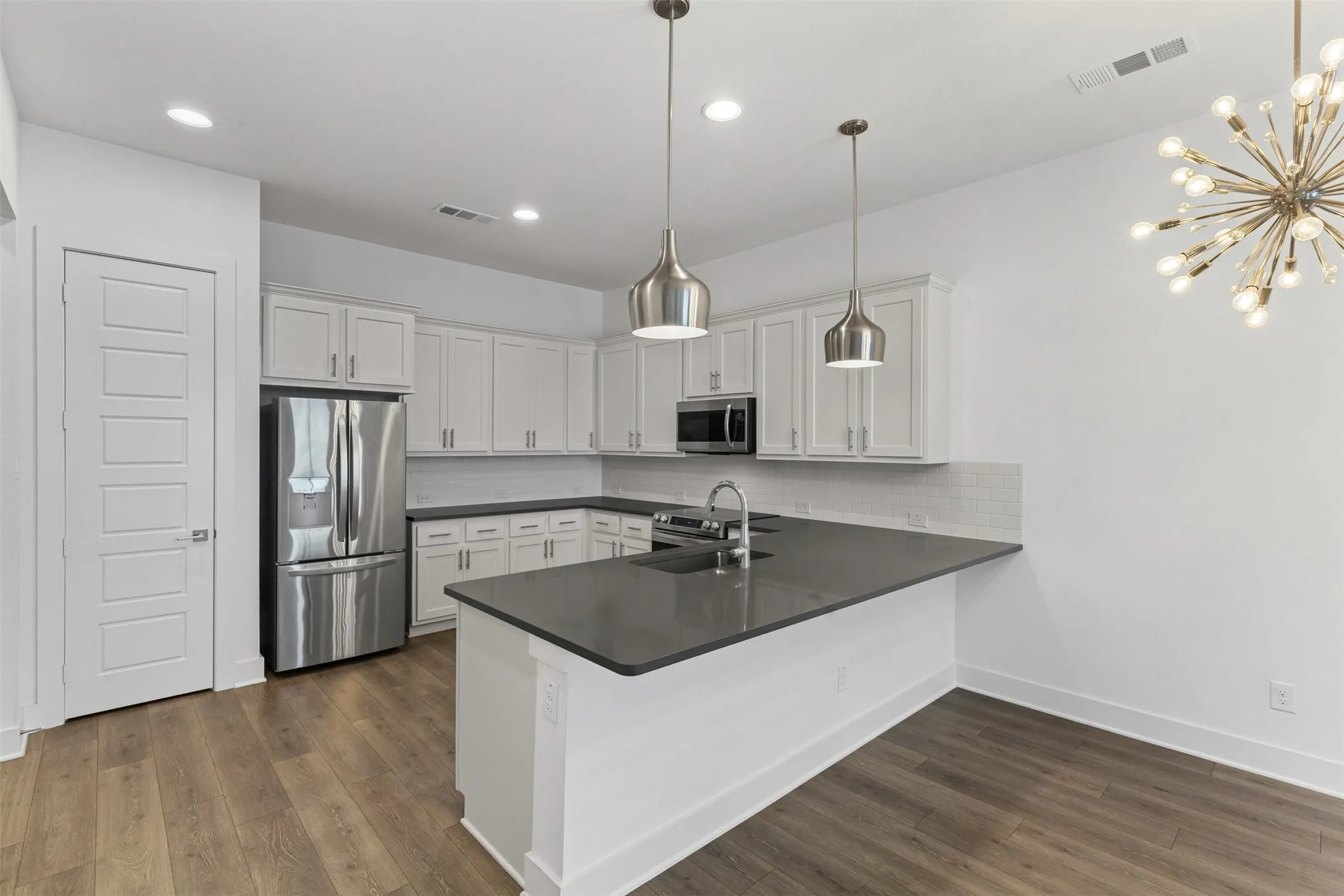 Single Family Residence For Sale in Tarrant County , 2821 Stanley Avenue, Fort Worth, Texas 76110, 3 Bedroom, 3 Bathroom, 2 Garage spaces, 1,902 Sqft, built in 2020, mls#21406132, Real Estate Agent in Fort Worth, Homes For Sale in Tarrant county, Homes For Sale in Fort Worth, Realtor in Fort Worth Texas, Real Estate Brokerage Independent Realty Texas, Luminita Cordes Realtor