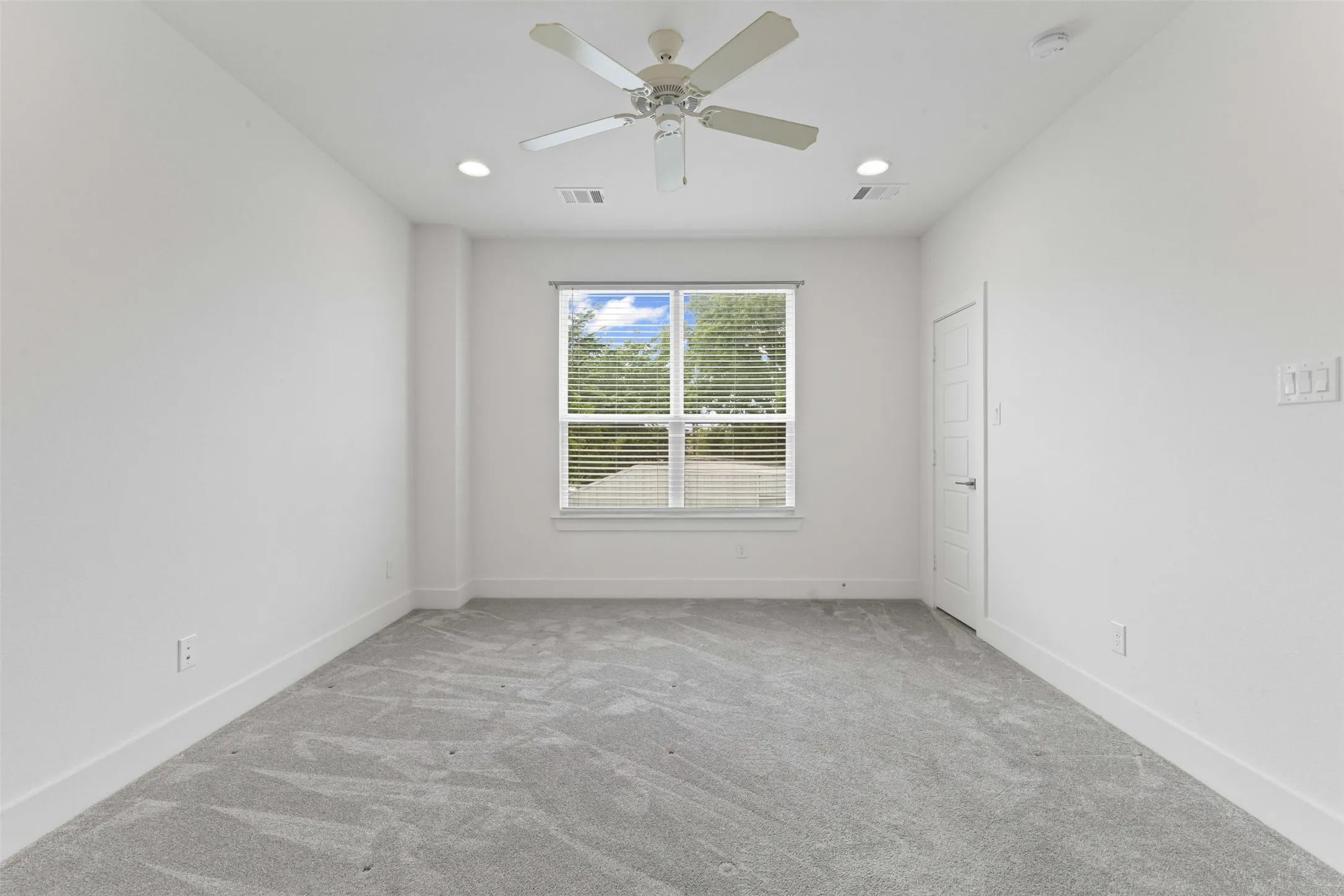 Single Family Residence For Sale in Tarrant County , 2821 Stanley Avenue, Fort Worth, Texas 76110, 3 Bedroom, 3 Bathroom, 2 Garage spaces, 1,902 Sqft, built in 2020, mls#21406132, Real Estate Agent in Fort Worth, Homes For Sale in Tarrant county, Homes For Sale in Fort Worth, Realtor in Fort Worth Texas, Real Estate Brokerage Independent Realty Texas, Luminita Cordes Realtor