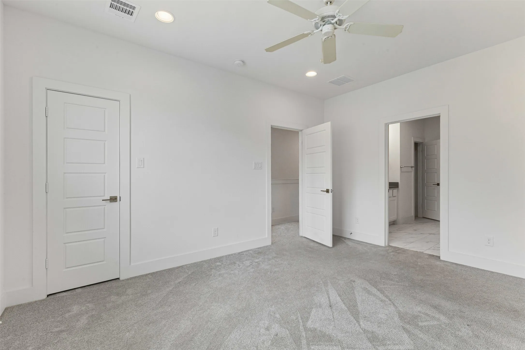 Single Family Residence For Sale in Tarrant County , 2821 Stanley Avenue, Fort Worth, Texas 76110, 3 Bedroom, 3 Bathroom, 2 Garage spaces, 1,902 Sqft, built in 2020, mls#21406132, Real Estate Agent in Fort Worth, Homes For Sale in Tarrant county, Homes For Sale in Fort Worth, Realtor in Fort Worth Texas, Real Estate Brokerage Independent Realty Texas, Luminita Cordes Realtor