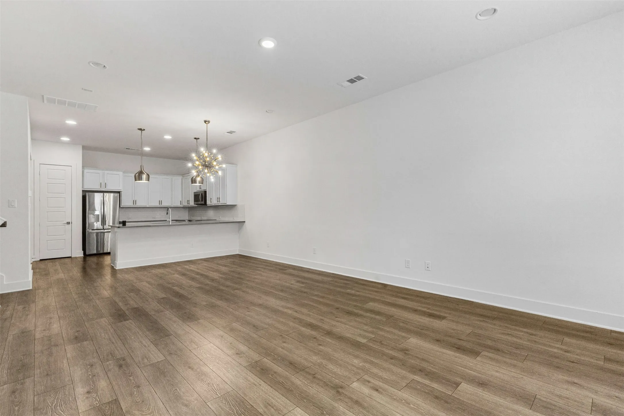 Single Family Residence For Sale in Tarrant County , 2821 Stanley Avenue, Fort Worth, Texas 76110, 3 Bedroom, 3 Bathroom, 2 Garage spaces, 1,902 Sqft, built in 2020, mls#21406132, Real Estate Agent in Fort Worth, Homes For Sale in Tarrant county, Homes For Sale in Fort Worth, Realtor in Fort Worth Texas, Real Estate Brokerage Independent Realty Texas, Luminita Cordes Realtor
