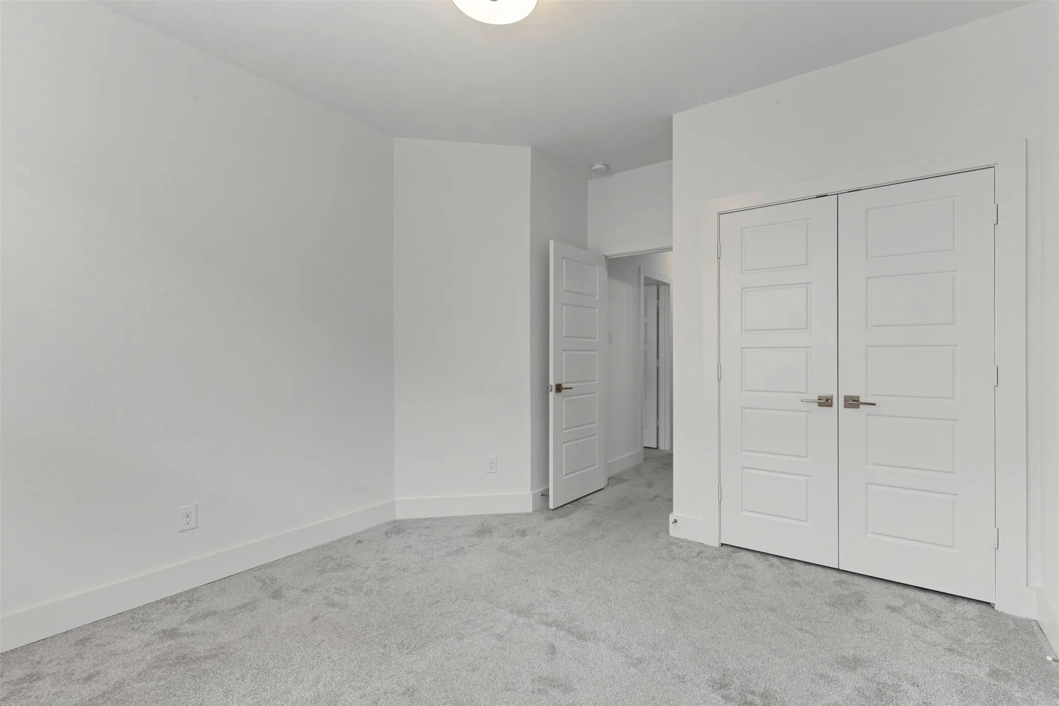 Single Family Residence For Sale in Tarrant County , 2821 Stanley Avenue, Fort Worth, Texas 76110, 3 Bedroom, 3 Bathroom, 2 Garage spaces, 1,902 Sqft, built in 2020, mls#21406132, Real Estate Agent in Fort Worth, Homes For Sale in Tarrant county, Homes For Sale in Fort Worth, Realtor in Fort Worth Texas, Real Estate Brokerage Independent Realty Texas, Luminita Cordes Realtor