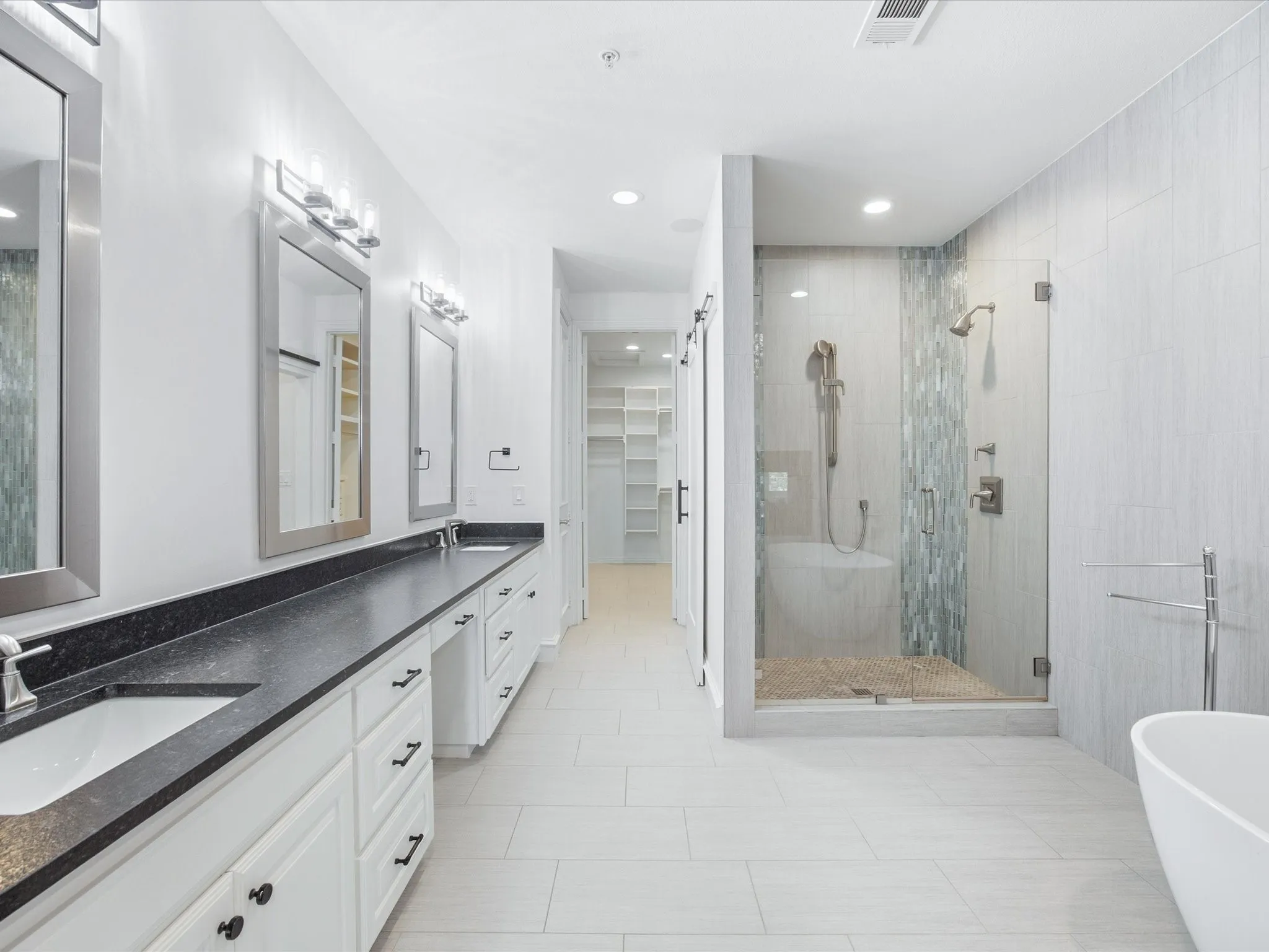 Townhouse For Rent in Tarrant County , 163 Summit Avenue, Southlake, Texas 76092, 3 Bedroom, 4 Bathroom, 2 Garage spaces, 2,902 Sqft, built in 2005, mls#21407216, Real Estate Agent in Southlake, Homes For Rent in Tarrant county, Homes For Rent in Southlake, Realtor in Southlake Texas, Real Estate Brokerage Independent Realty Texas, Luminita Cordes Realtor