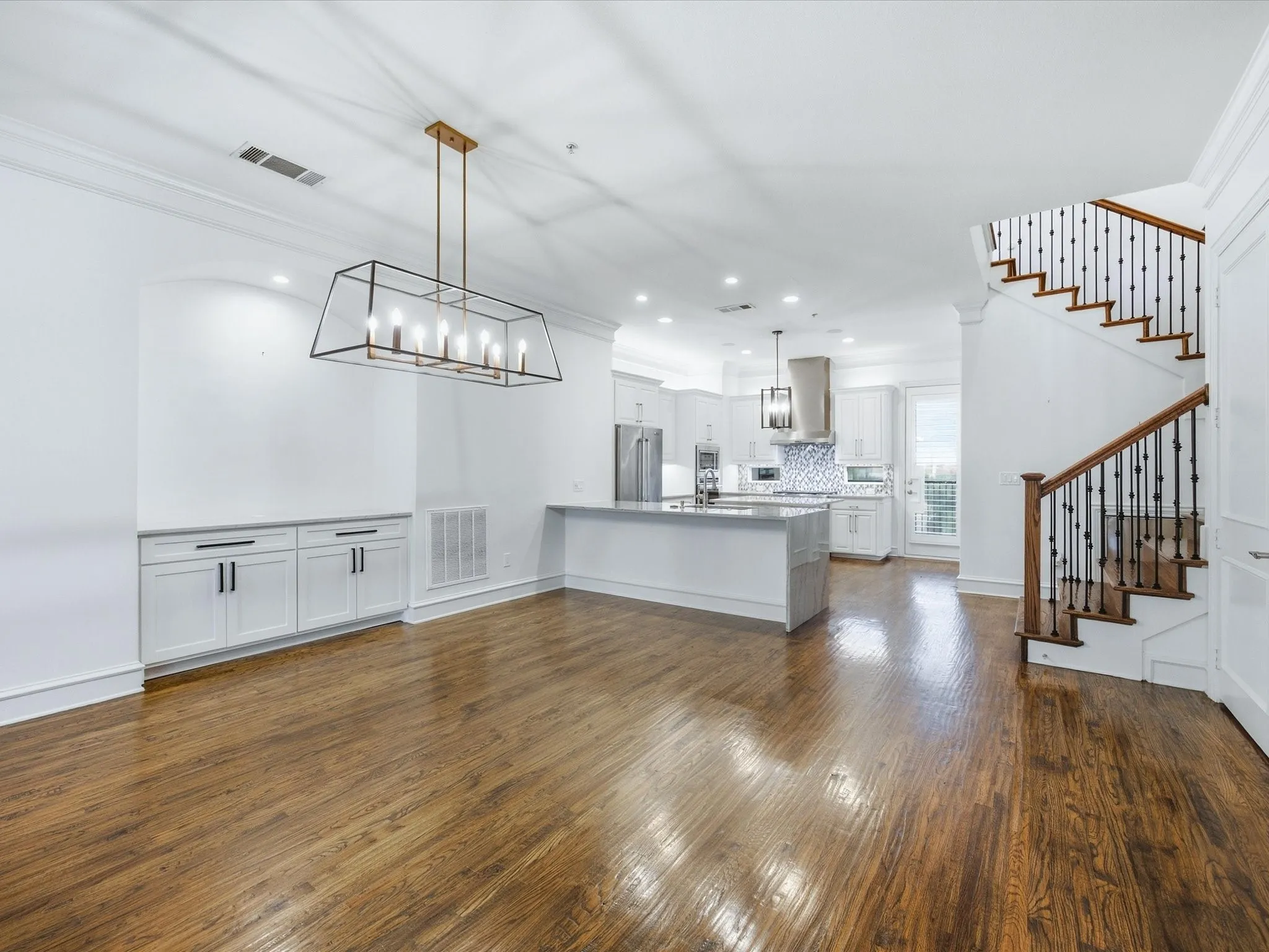 Townhouse For Rent in Tarrant County , 163 Summit Avenue, Southlake, Texas 76092, 3 Bedroom, 4 Bathroom, 2 Garage spaces, 2,902 Sqft, built in 2005, mls#21407216, Real Estate Agent in Southlake, Homes For Rent in Tarrant county, Homes For Rent in Southlake, Realtor in Southlake Texas, Real Estate Brokerage Independent Realty Texas, Luminita Cordes Realtor