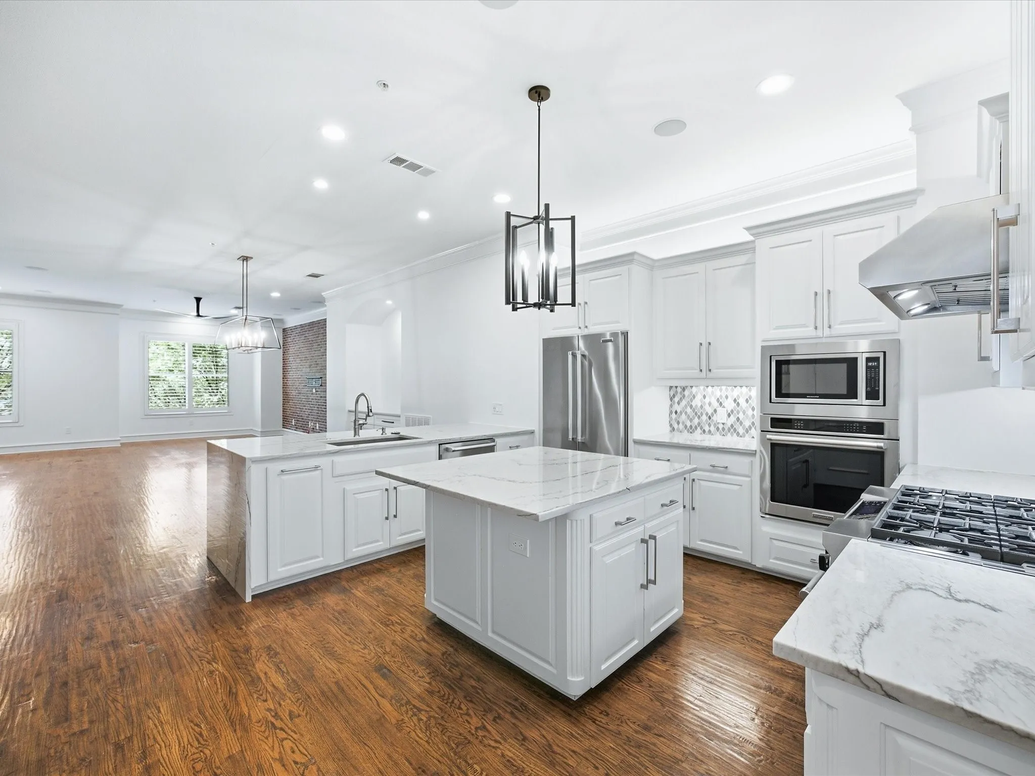 Townhouse For Rent in Tarrant County , 163 Summit Avenue, Southlake, Texas 76092, 3 Bedroom, 4 Bathroom, 2 Garage spaces, 2,902 Sqft, built in 2005, mls#21407216, Real Estate Agent in Southlake, Homes For Rent in Tarrant county, Homes For Rent in Southlake, Realtor in Southlake Texas, Real Estate Brokerage Independent Realty Texas, Luminita Cordes Realtor