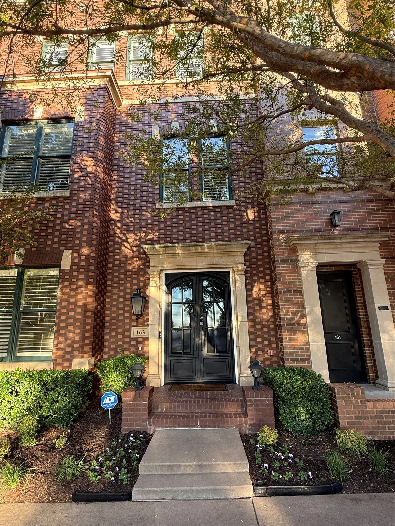 Townhouse For Rent in Tarrant County , 163 Summit Avenue, Southlake, Texas 76092, 3 Bedroom, 4 Bathroom, 2 Garage spaces, 2,902 Sqft, built in 2005, mls#21407216, Real Estate Agent in Southlake, Homes For Rent in Tarrant county, Homes For Rent in Southlake, Realtor in Southlake Texas, Real Estate Brokerage Independent Realty Texas, Luminita Cordes Realtor