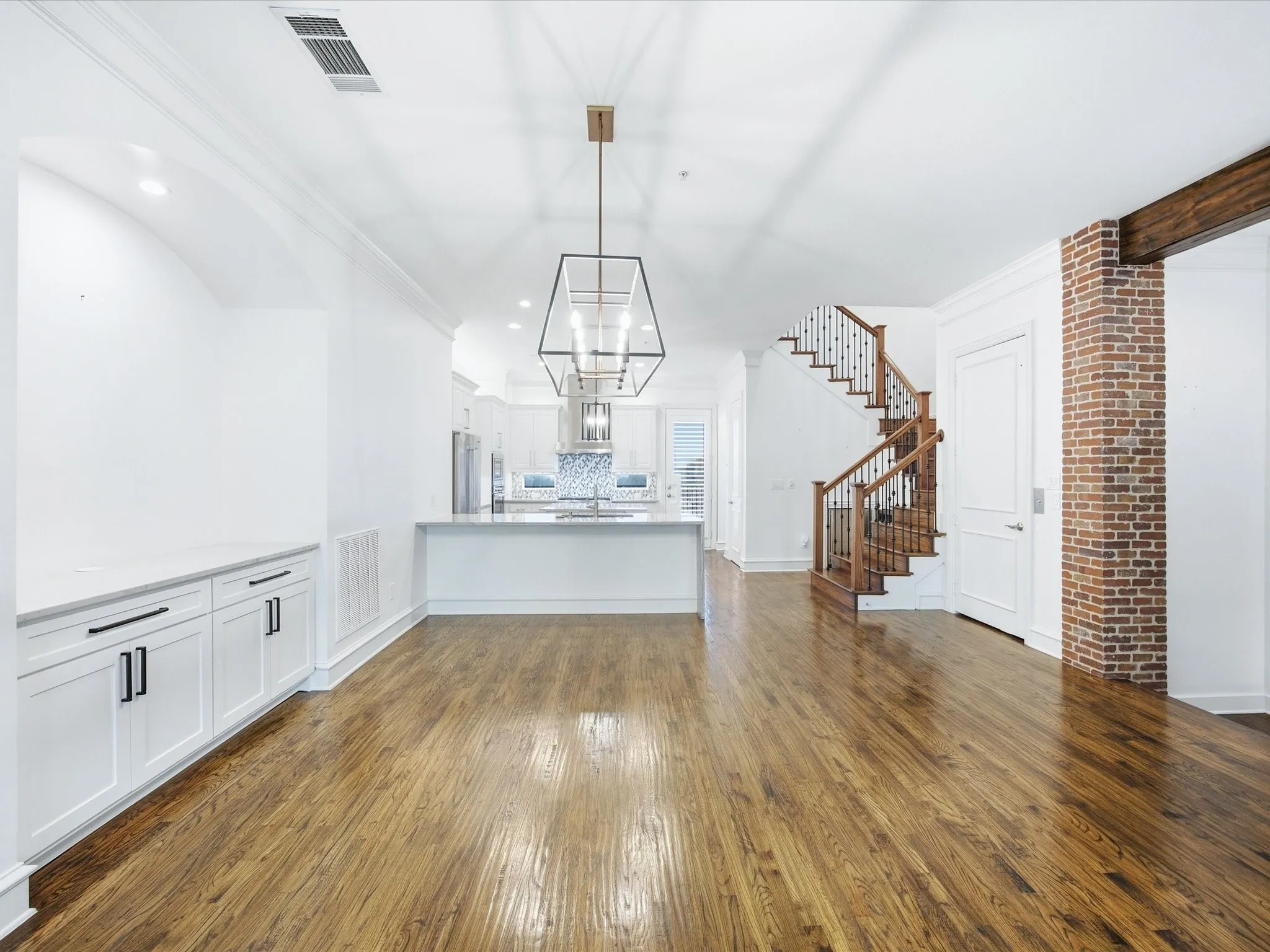 Townhouse For Rent in Tarrant County , 163 Summit Avenue, Southlake, Texas 76092, 3 Bedroom, 4 Bathroom, 2 Garage spaces, 2,902 Sqft, built in 2005, mls#21407216, Real Estate Agent in Southlake, Homes For Rent in Tarrant county, Homes For Rent in Southlake, Realtor in Southlake Texas, Real Estate Brokerage Independent Realty Texas, Luminita Cordes Realtor