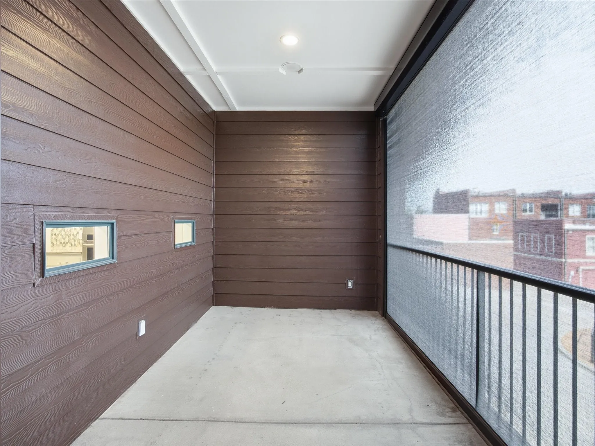 MOTORIZED SCREEN FOR PRIVACY AND SHADE....