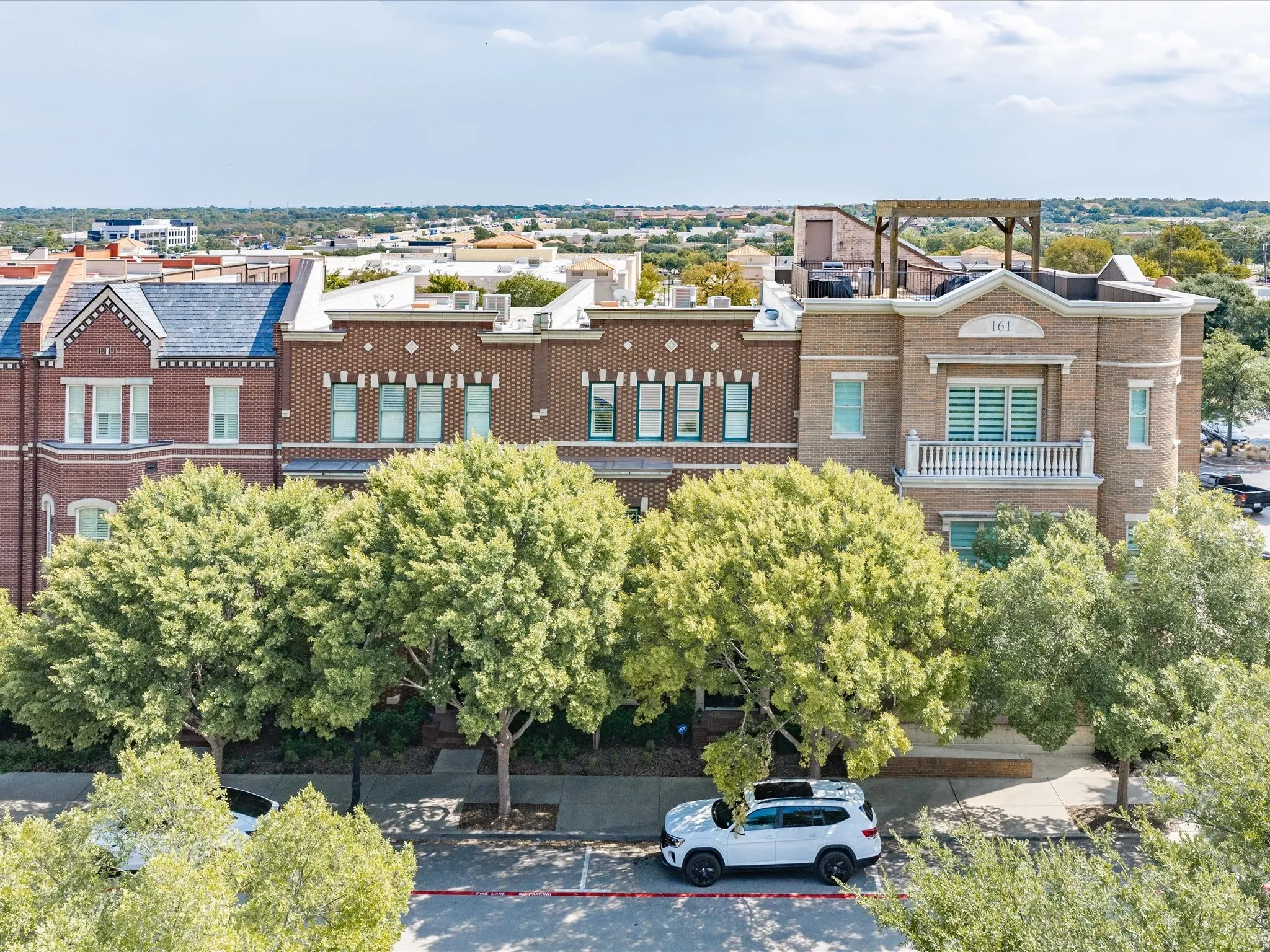 Townhouse For Rent in Tarrant County , 163 Summit Avenue, Southlake, Texas 76092, 3 Bedroom, 4 Bathroom, 2 Garage spaces, 2,902 Sqft, built in 2005, mls#21407216, Real Estate Agent in Southlake, Homes For Rent in Tarrant county, Homes For Rent in Southlake, Realtor in Southlake Texas, Real Estate Brokerage Independent Realty Texas, Luminita Cordes Realtor