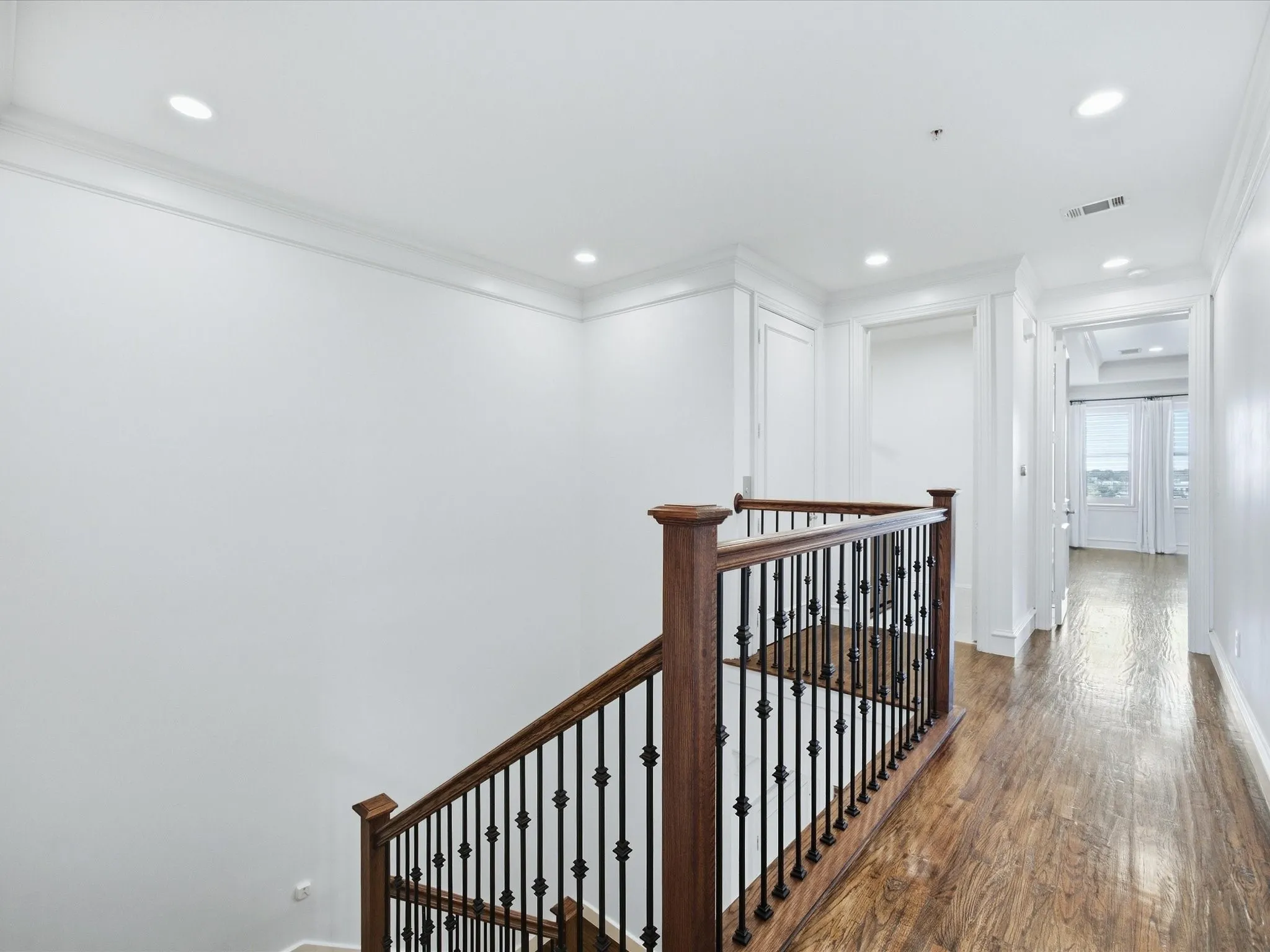 HALLWAY WITH EASY ACCESS TO ELEVATOR & LAUNDRY ROOM....