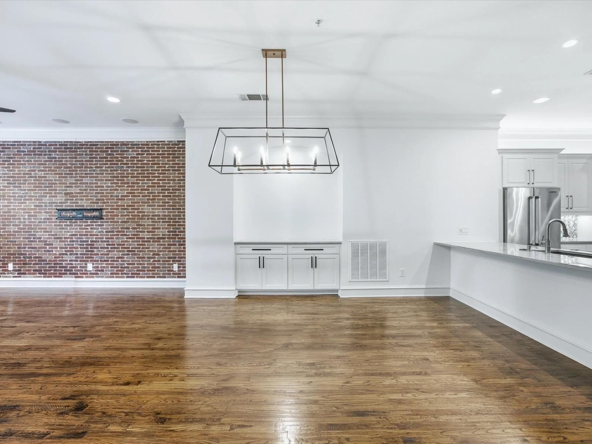Townhouse For Rent in Tarrant County , 163 Summit Avenue, Southlake, Texas 76092, 3 Bedroom, 4 Bathroom, 2 Garage spaces, 2,902 Sqft, built in 2005, mls#21407216, Real Estate Agent in Southlake, Homes For Rent in Tarrant county, Homes For Rent in Southlake, Realtor in Southlake Texas, Real Estate Brokerage Independent Realty Texas, Luminita Cordes Realtor