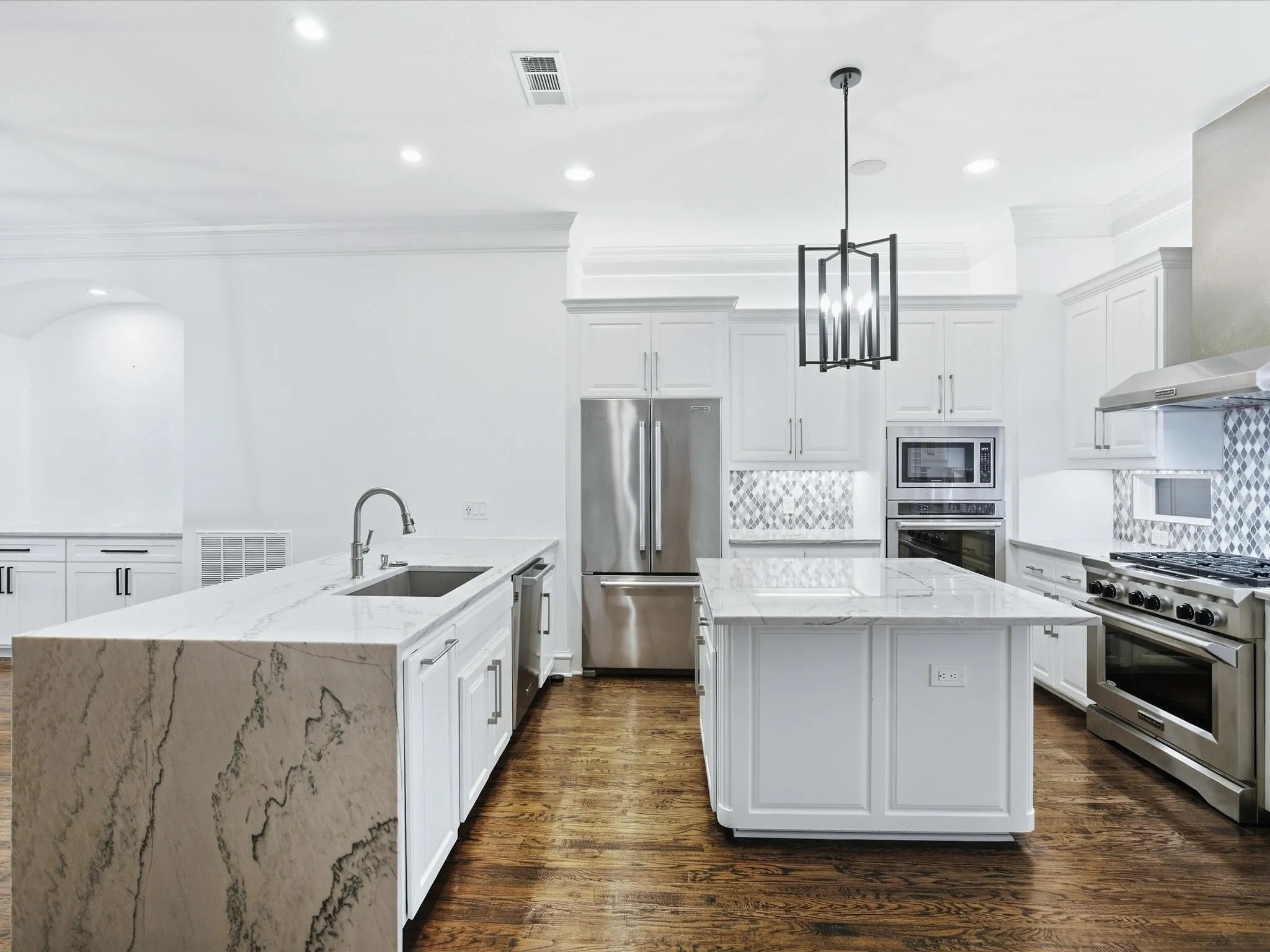 Townhouse For Rent in Tarrant County , 163 Summit Avenue, Southlake, Texas 76092, 3 Bedroom, 4 Bathroom, 2 Garage spaces, 2,902 Sqft, built in 2005, mls#21407216, Real Estate Agent in Southlake, Homes For Rent in Tarrant county, Homes For Rent in Southlake, Realtor in Southlake Texas, Real Estate Brokerage Independent Realty Texas, Luminita Cordes Realtor