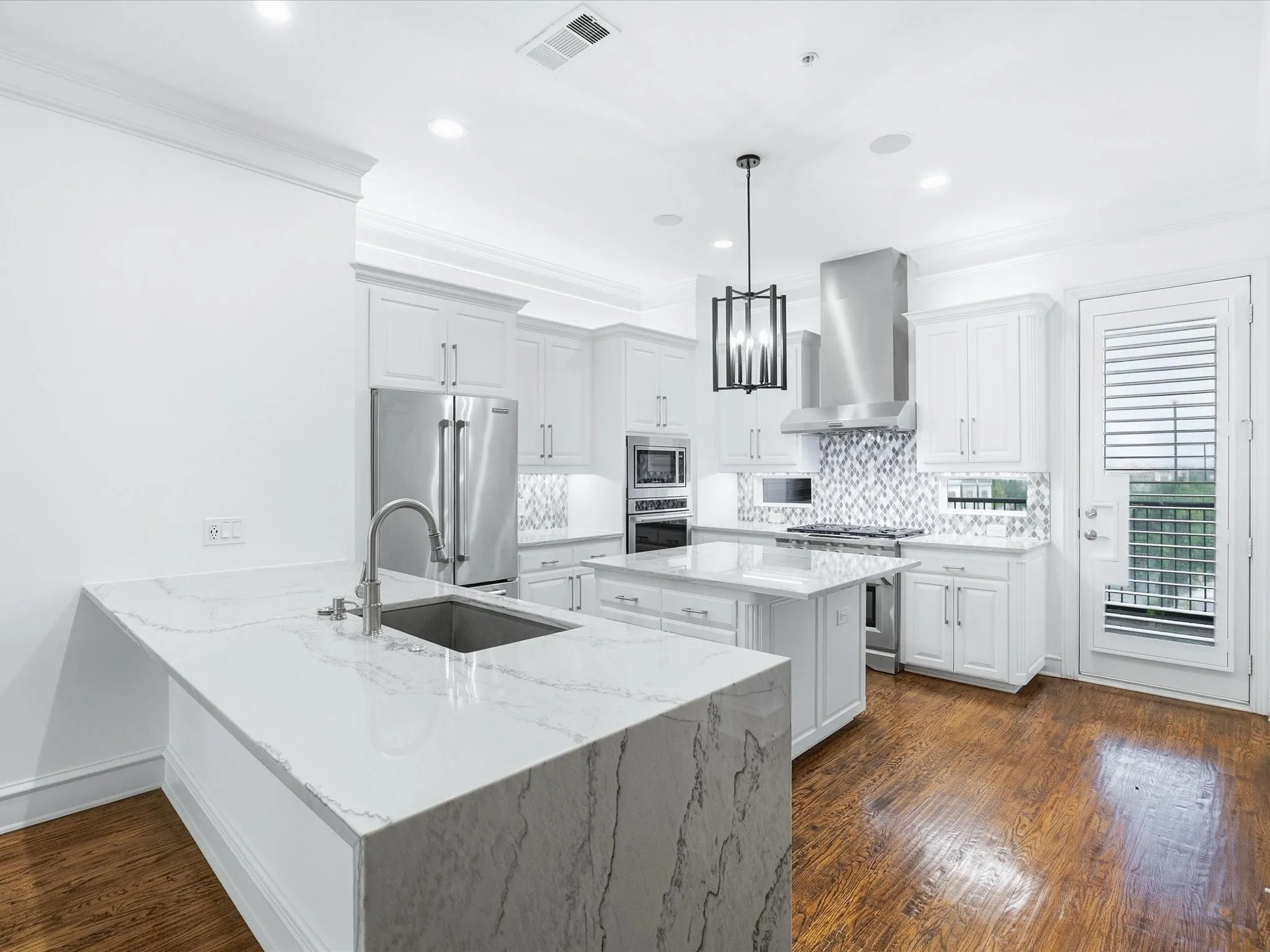 Townhouse For Rent in Tarrant County , 163 Summit Avenue, Southlake, Texas 76092, 3 Bedroom, 4 Bathroom, 2 Garage spaces, 2,902 Sqft, built in 2005, mls#21407216, Real Estate Agent in Southlake, Homes For Rent in Tarrant county, Homes For Rent in Southlake, Realtor in Southlake Texas, Real Estate Brokerage Independent Realty Texas, Luminita Cordes Realtor