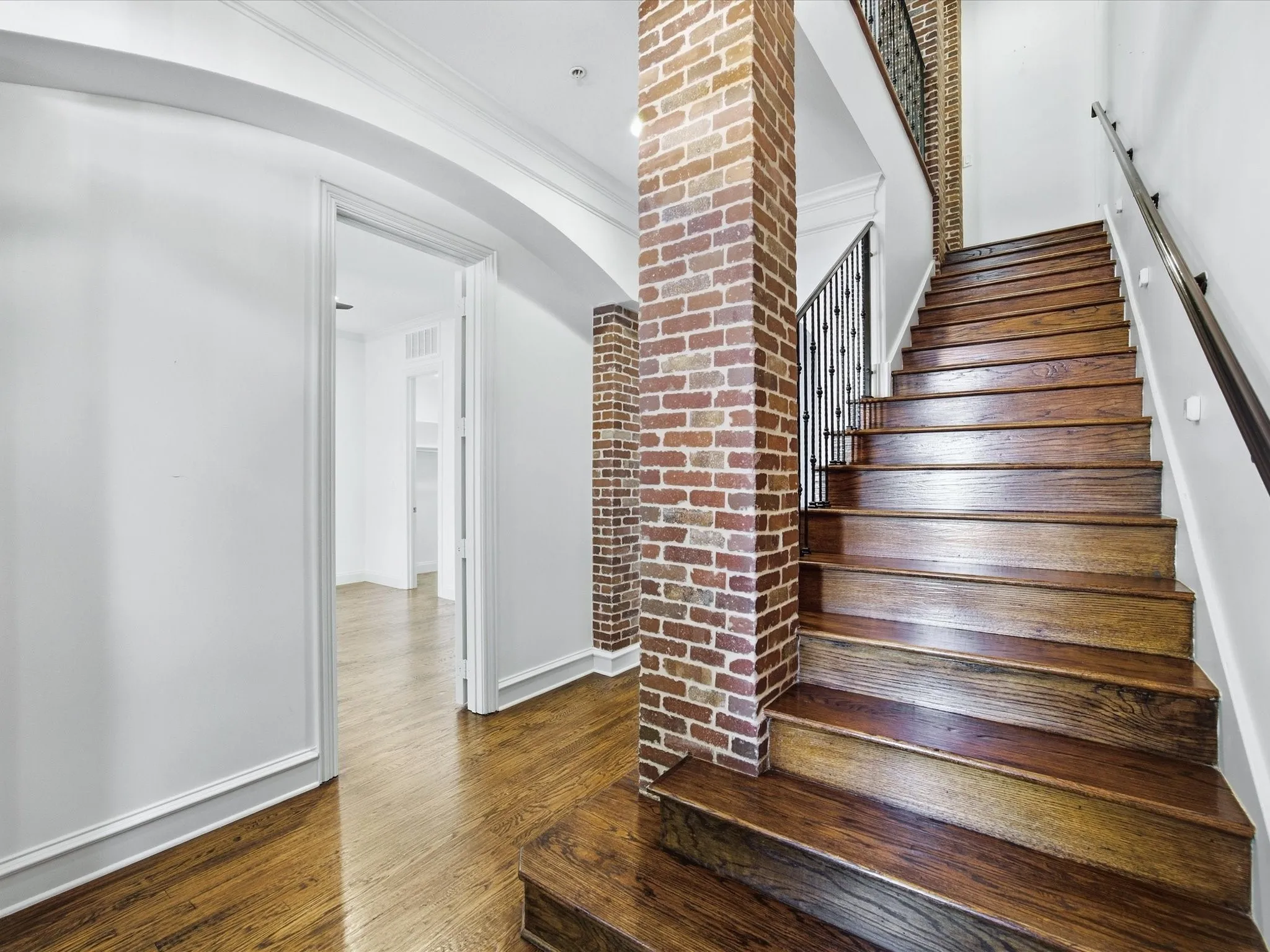 Townhouse For Rent in Tarrant County , 163 Summit Avenue, Southlake, Texas 76092, 3 Bedroom, 4 Bathroom, 2 Garage spaces, 2,902 Sqft, built in 2005, mls#21407216, Real Estate Agent in Southlake, Homes For Rent in Tarrant county, Homes For Rent in Southlake, Realtor in Southlake Texas, Real Estate Brokerage Independent Realty Texas, Luminita Cordes Realtor