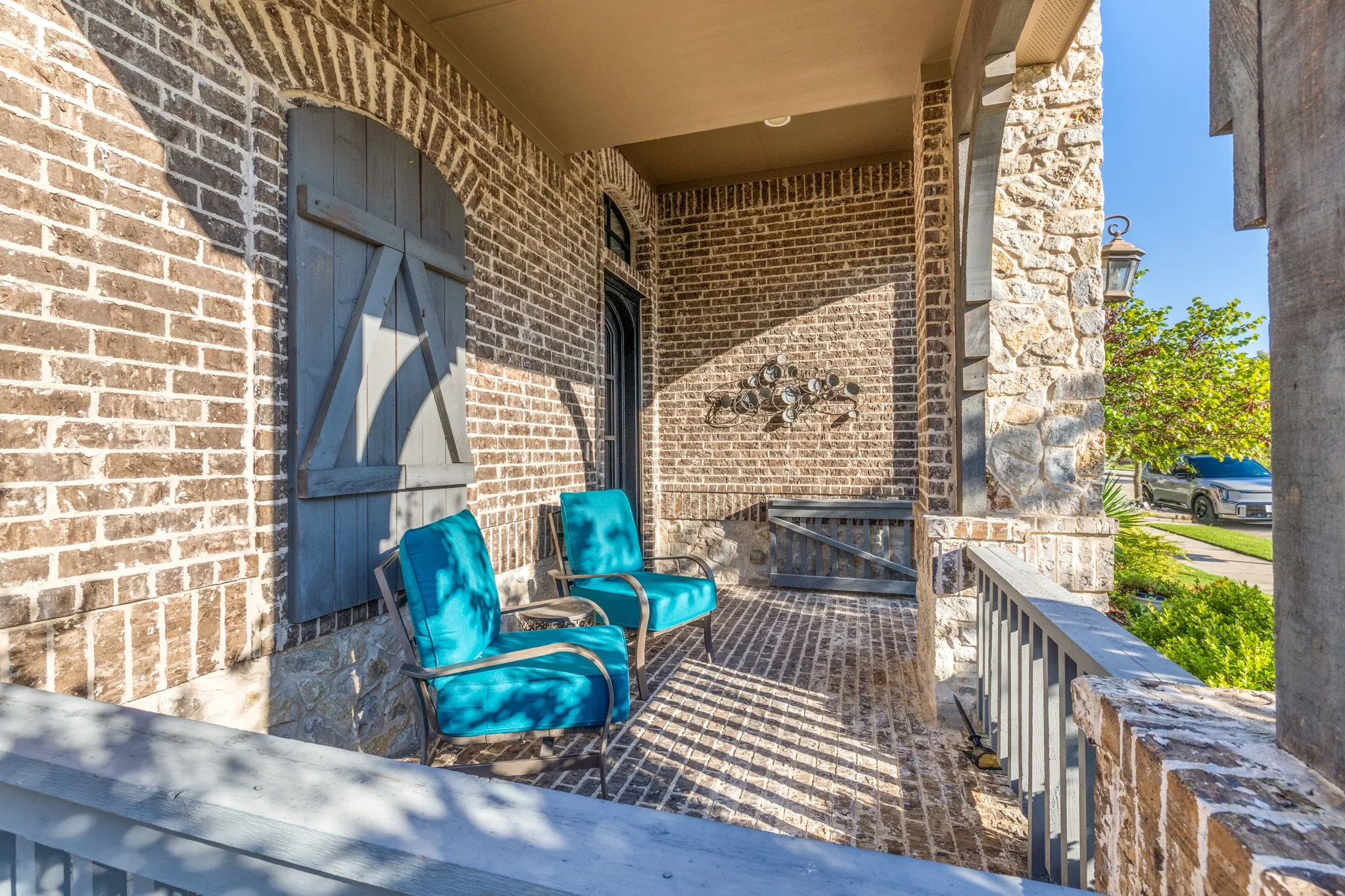 Front porch facing the lake