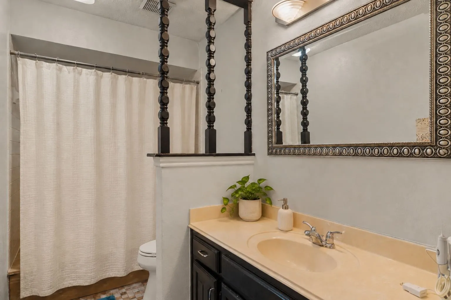 Single Family Residence For Sale in Dallas County , 1919 Baylor Drive, Richardson, Texas 75081, 3 Bedroom, 2 Bathroom, 2 Garage spaces, 1,942 Sqft, built in 1977, mls#21404968, Real Estate Agent in Richardson, Homes For Sale in Dallas county, Homes For Sale in Richardson, Realtor in Richardson Texas, Real Estate Brokerage Independent Realty Texas, Luminita Cordes Realtor