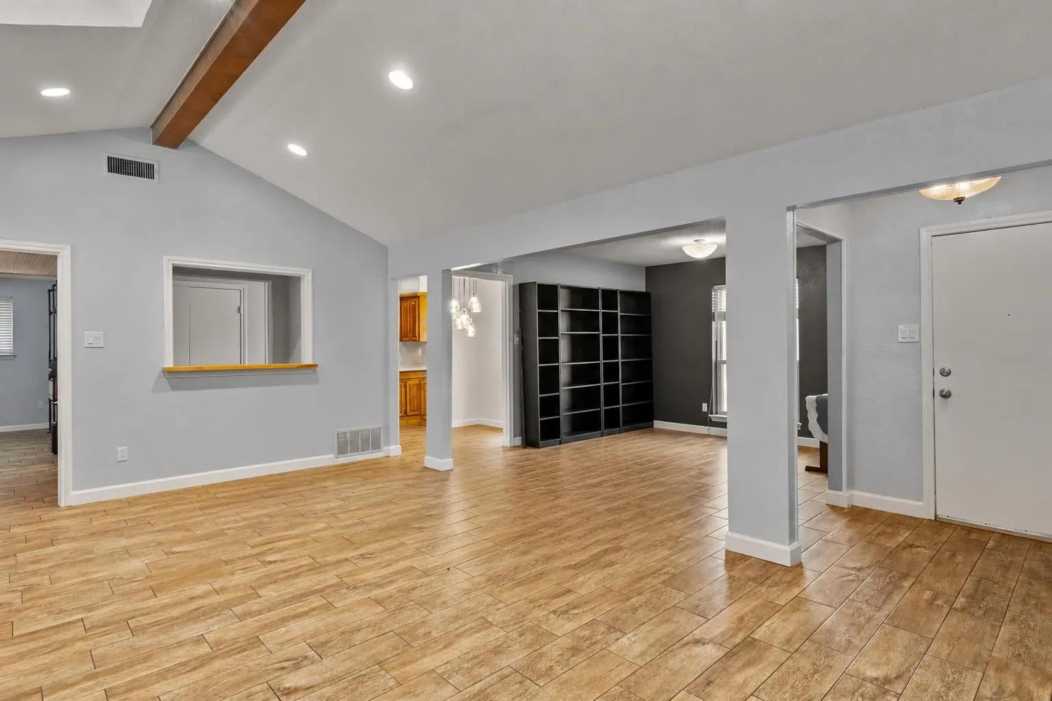 Single Family Residence For Sale in Dallas County , 1919 Baylor Drive, Richardson, Texas 75081, 3 Bedroom, 2 Bathroom, 2 Garage spaces, 1,942 Sqft, built in 1977, mls#21404968, Real Estate Agent in Richardson, Homes For Sale in Dallas county, Homes For Sale in Richardson, Realtor in Richardson Texas, Real Estate Brokerage Independent Realty Texas, Luminita Cordes Realtor