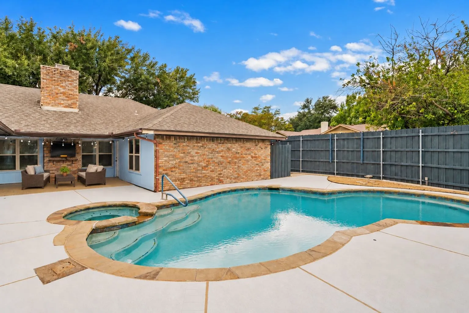 Single Family Residence For Sale in Dallas County , 1919 Baylor Drive, Richardson, Texas 75081, 3 Bedroom, 2 Bathroom, 2 Garage spaces, 1,942 Sqft, built in 1977, mls#21404968, Real Estate Agent in Richardson, Homes For Sale in Dallas county, Homes For Sale in Richardson, Realtor in Richardson Texas, Real Estate Brokerage Independent Realty Texas, Luminita Cordes Realtor