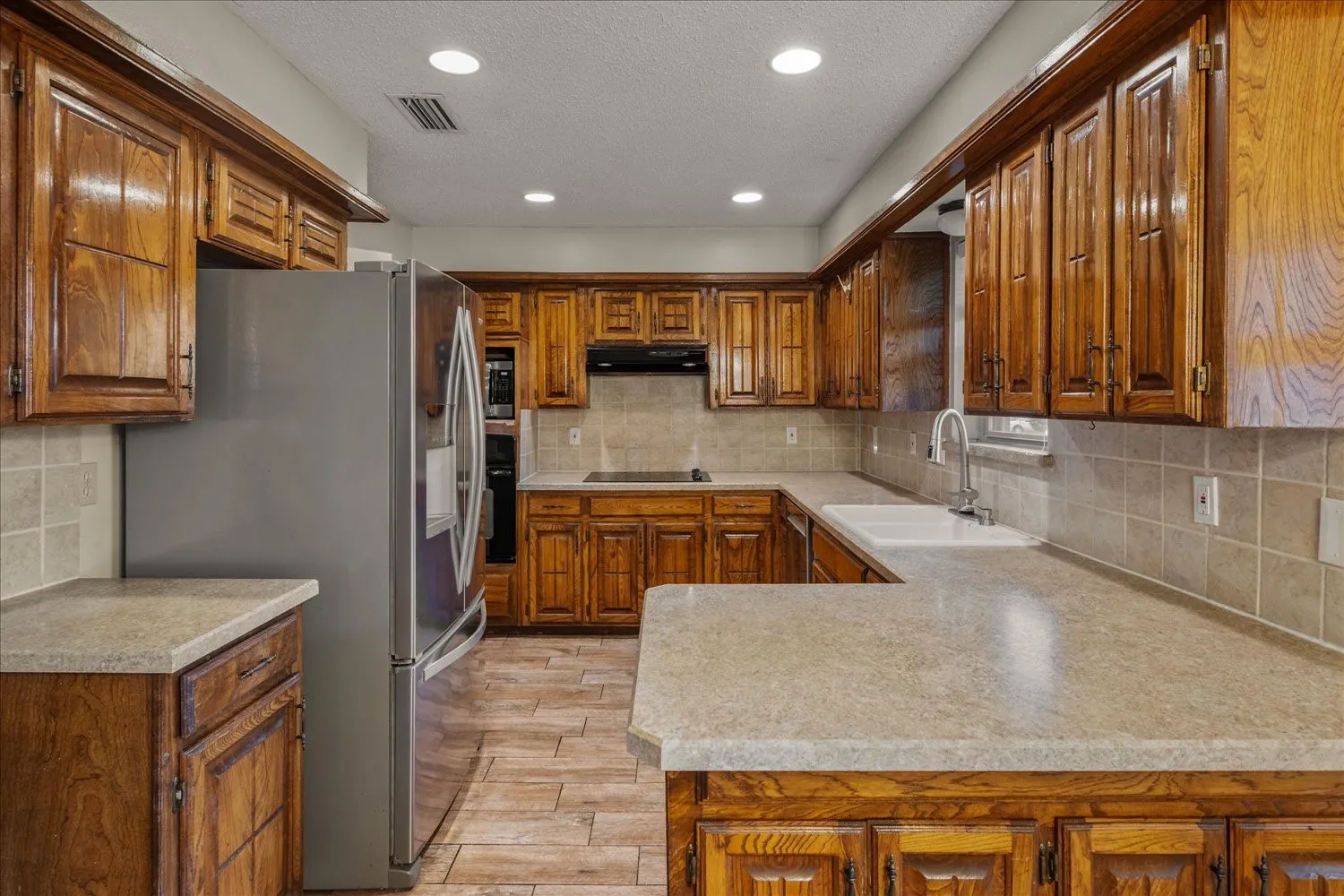 Single Family Residence For Sale in Dallas County , 1919 Baylor Drive, Richardson, Texas 75081, 3 Bedroom, 2 Bathroom, 2 Garage spaces, 1,942 Sqft, built in 1977, mls#21404968, Real Estate Agent in Richardson, Homes For Sale in Dallas county, Homes For Sale in Richardson, Realtor in Richardson Texas, Real Estate Brokerage Independent Realty Texas, Luminita Cordes Realtor
