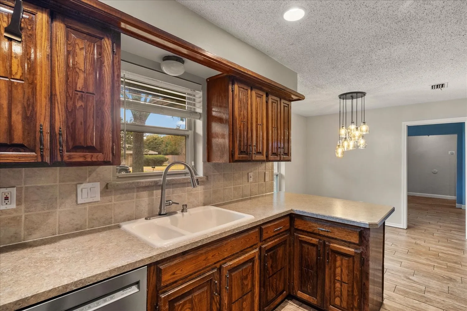 Single Family Residence For Sale in Dallas County , 1919 Baylor Drive, Richardson, Texas 75081, 3 Bedroom, 2 Bathroom, 2 Garage spaces, 1,942 Sqft, built in 1977, mls#21404968, Real Estate Agent in Richardson, Homes For Sale in Dallas county, Homes For Sale in Richardson, Realtor in Richardson Texas, Real Estate Brokerage Independent Realty Texas, Luminita Cordes Realtor