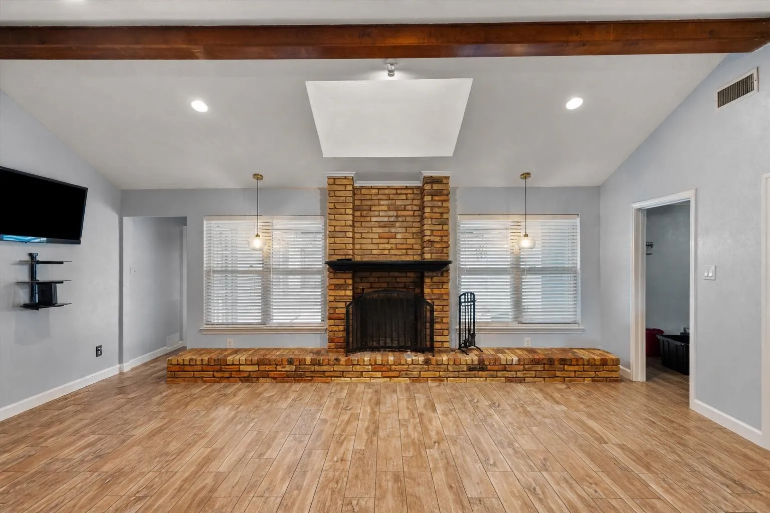 Single Family Residence For Sale in Dallas County , 1919 Baylor Drive, Richardson, Texas 75081, 3 Bedroom, 2 Bathroom, 2 Garage spaces, 1,942 Sqft, built in 1977, mls#21404968, Real Estate Agent in Richardson, Homes For Sale in Dallas county, Homes For Sale in Richardson, Realtor in Richardson Texas, Real Estate Brokerage Independent Realty Texas, Luminita Cordes Realtor