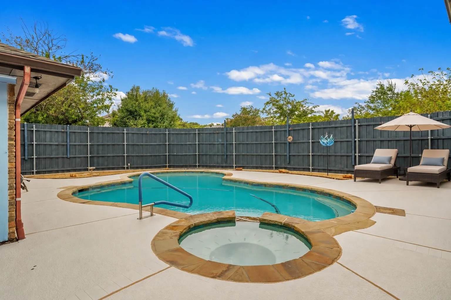 Single Family Residence For Sale in Dallas County , 1919 Baylor Drive, Richardson, Texas 75081, 3 Bedroom, 2 Bathroom, 2 Garage spaces, 1,942 Sqft, built in 1977, mls#21404968, Real Estate Agent in Richardson, Homes For Sale in Dallas county, Homes For Sale in Richardson, Realtor in Richardson Texas, Real Estate Brokerage Independent Realty Texas, Luminita Cordes Realtor