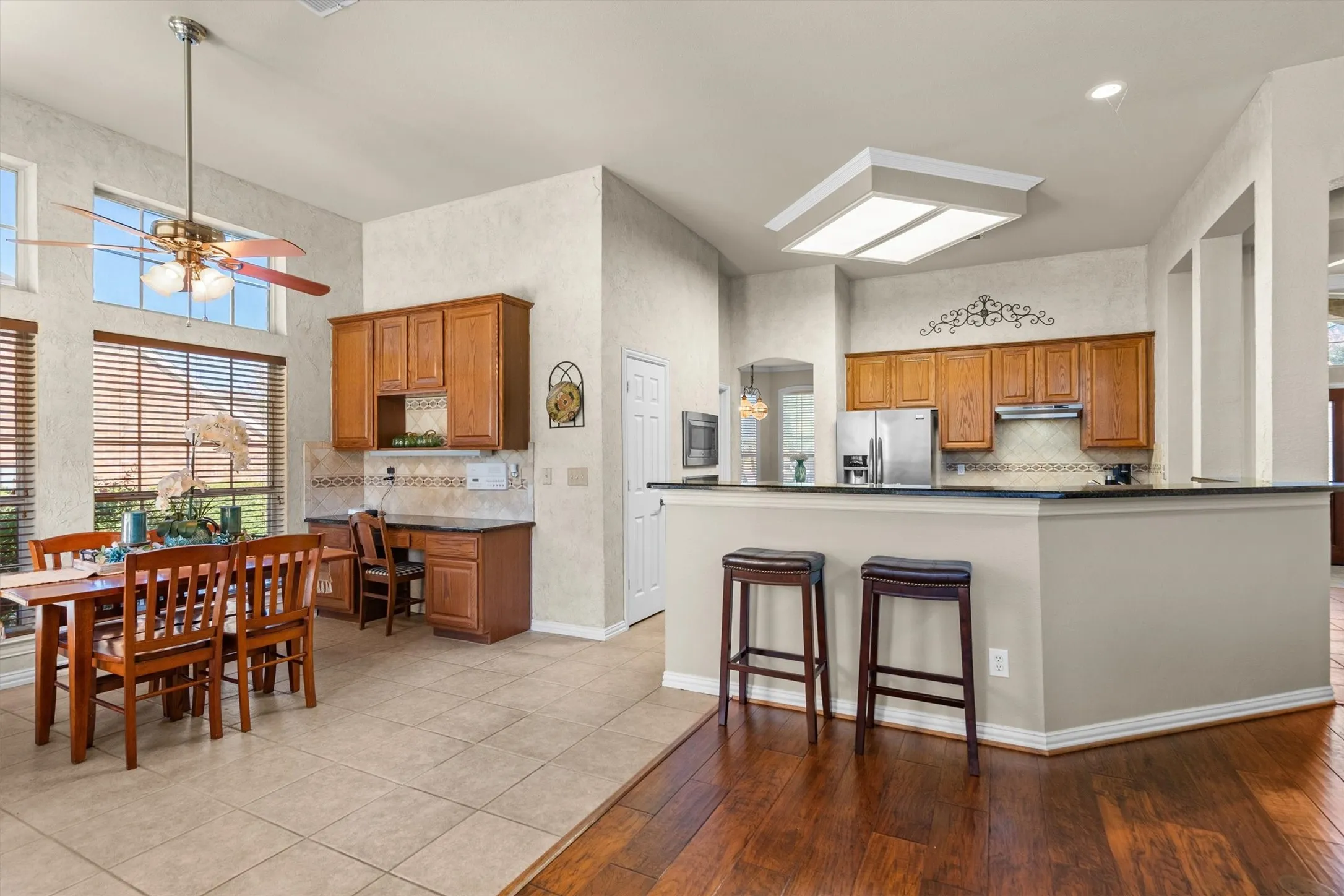 Single Family Residence For Sale in Denton County , 2709 Lake Ville Lane, Flower Mound, Texas 75022, 3 Bedroom, 2 Bathroom, 2 Garage spaces, 2,358 Sqft, built in 1994, mls#21406707, Real Estate Agent in Flower Mound, Homes For Sale in Denton county, Homes For Sale in Flower Mound, Realtor in Flower Mound Texas, Real Estate Brokerage Independent Realty Texas, Luminita Cordes Realtor
