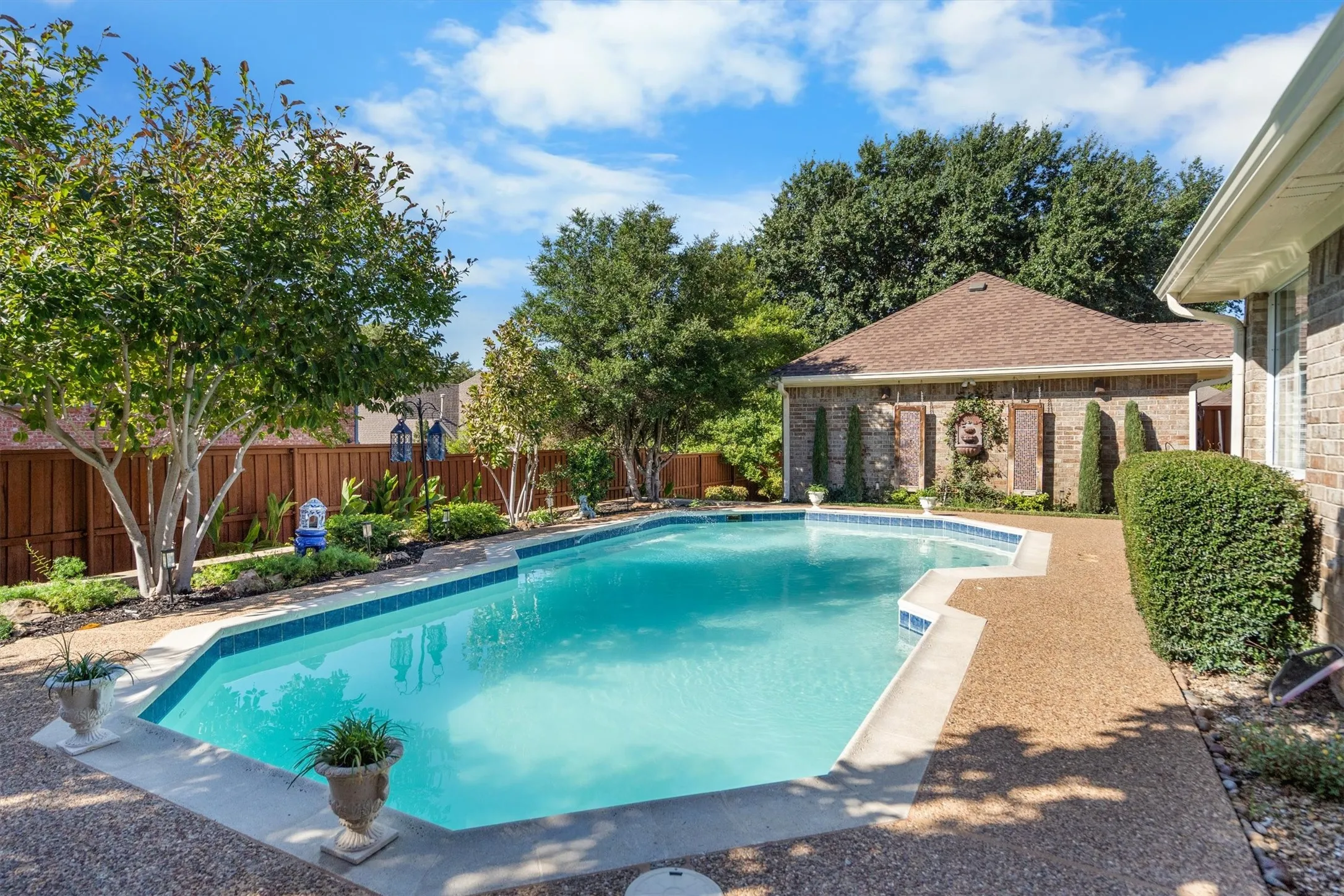 Single Family Residence For Sale in Denton County , 2709 Lake Ville Lane, Flower Mound, Texas 75022, 3 Bedroom, 2 Bathroom, 2 Garage spaces, 2,358 Sqft, built in 1994, mls#21406707, Real Estate Agent in Flower Mound, Homes For Sale in Denton county, Homes For Sale in Flower Mound, Realtor in Flower Mound Texas, Real Estate Brokerage Independent Realty Texas, Luminita Cordes Realtor