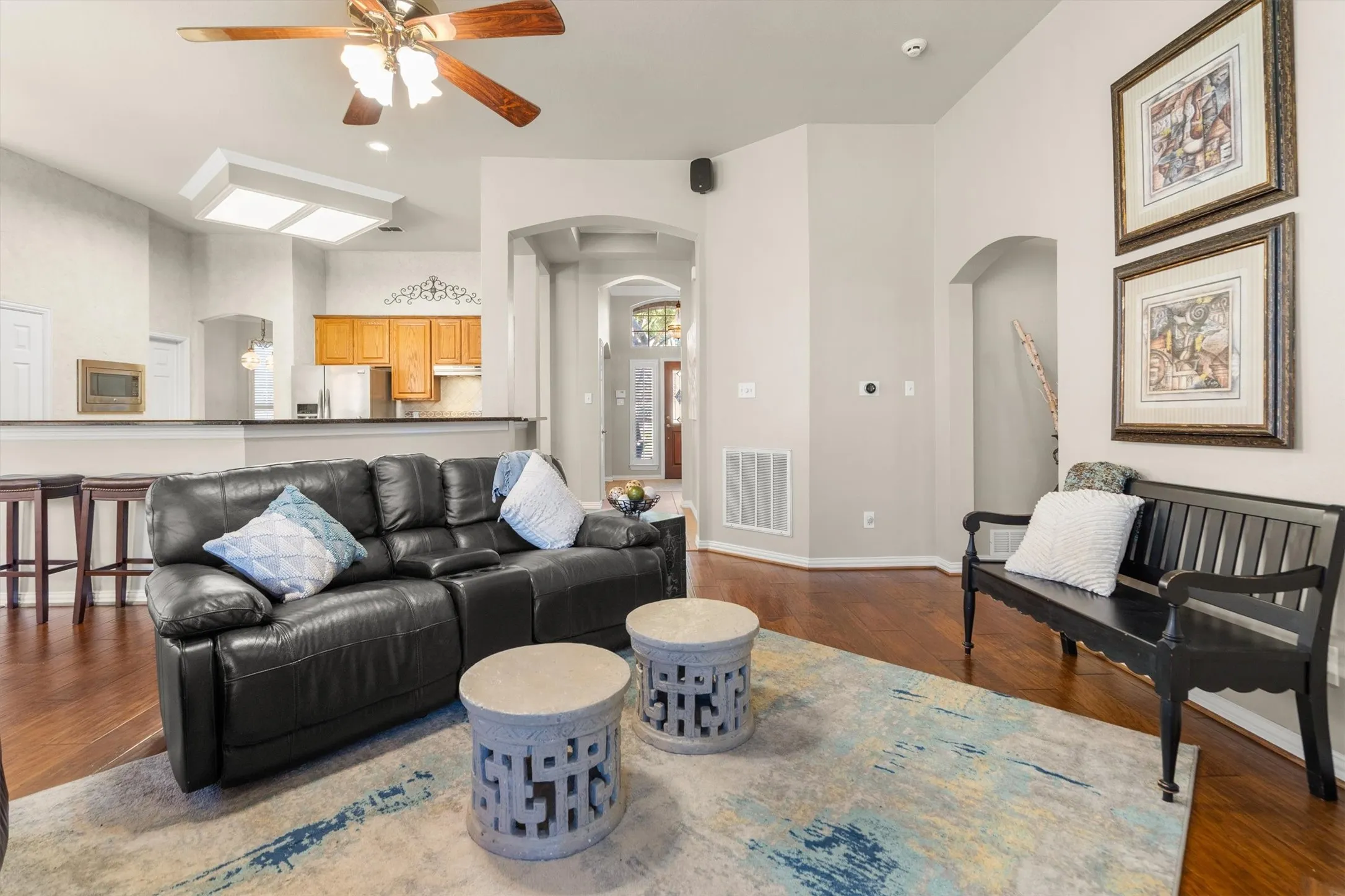 Single Family Residence For Sale in Denton County , 2709 Lake Ville Lane, Flower Mound, Texas 75022, 3 Bedroom, 2 Bathroom, 2 Garage spaces, 2,358 Sqft, built in 1994, mls#21406707, Real Estate Agent in Flower Mound, Homes For Sale in Denton county, Homes For Sale in Flower Mound, Realtor in Flower Mound Texas, Real Estate Brokerage Independent Realty Texas, Luminita Cordes Realtor
