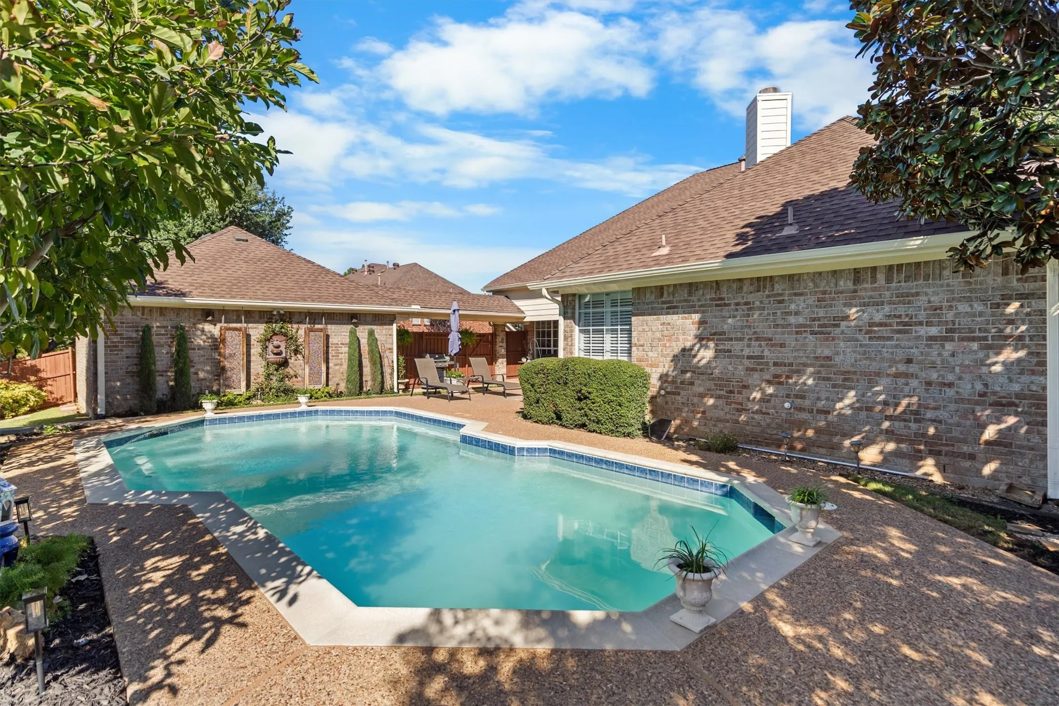 Single Family Residence For Sale in Denton County , 2709 Lake Ville Lane, Flower Mound, Texas 75022, 3 Bedroom, 2 Bathroom, 2 Garage spaces, 2,358 Sqft, built in 1994, mls#21406707, Real Estate Agent in Flower Mound, Homes For Sale in Denton county, Homes For Sale in Flower Mound, Realtor in Flower Mound Texas, Real Estate Brokerage Independent Realty Texas, Luminita Cordes Realtor