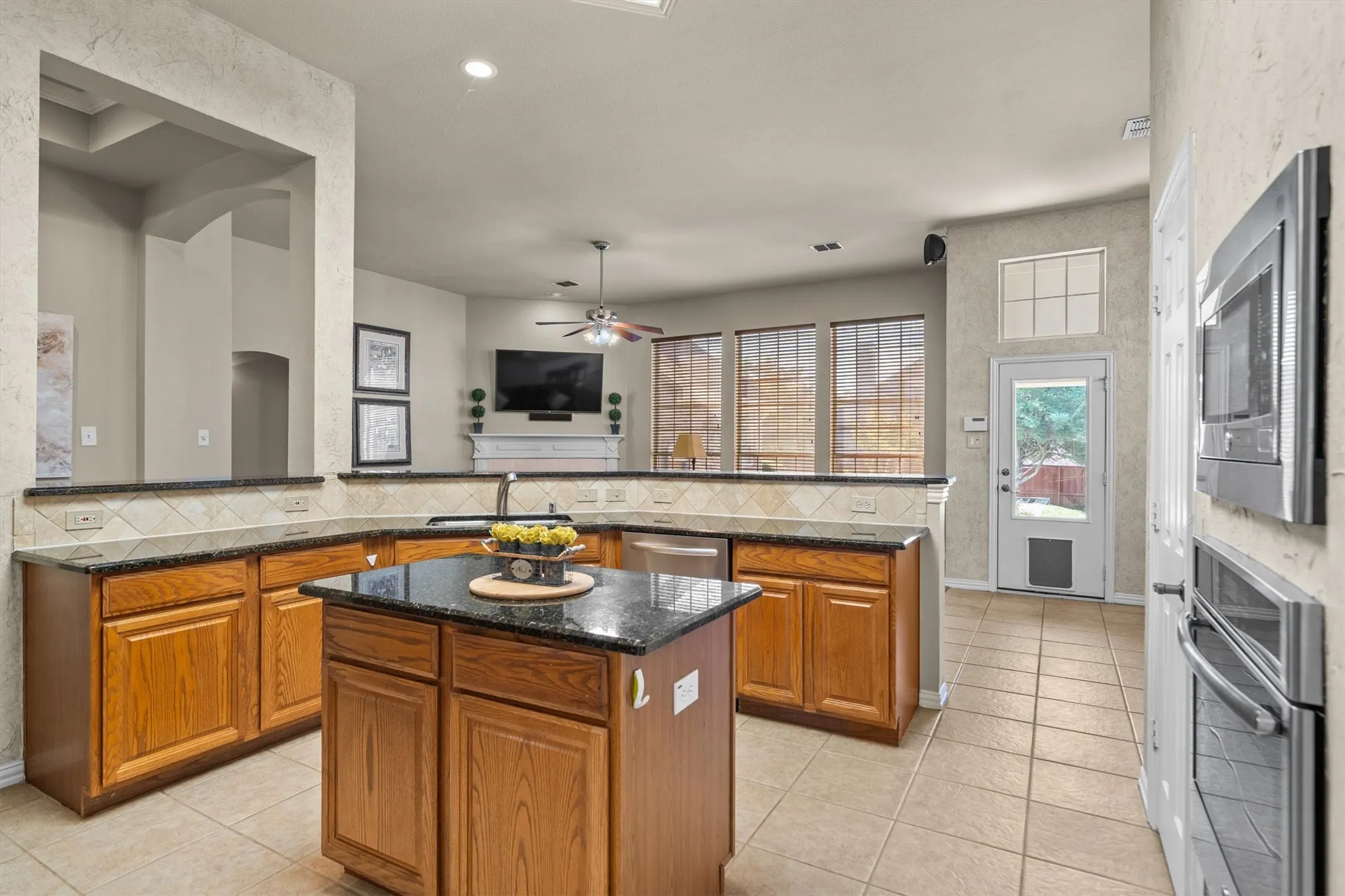 Single Family Residence For Sale in Denton County , 2709 Lake Ville Lane, Flower Mound, Texas 75022, 3 Bedroom, 2 Bathroom, 2 Garage spaces, 2,358 Sqft, built in 1994, mls#21406707, Real Estate Agent in Flower Mound, Homes For Sale in Denton county, Homes For Sale in Flower Mound, Realtor in Flower Mound Texas, Real Estate Brokerage Independent Realty Texas, Luminita Cordes Realtor