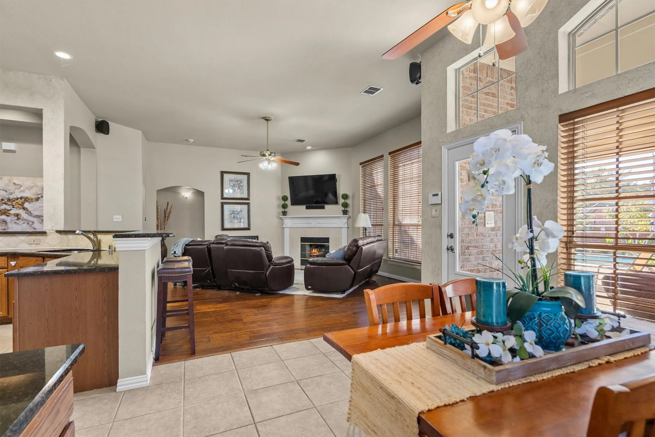 Single Family Residence For Sale in Denton County , 2709 Lake Ville Lane, Flower Mound, Texas 75022, 3 Bedroom, 2 Bathroom, 2 Garage spaces, 2,358 Sqft, built in 1994, mls#21406707, Real Estate Agent in Flower Mound, Homes For Sale in Denton county, Homes For Sale in Flower Mound, Realtor in Flower Mound Texas, Real Estate Brokerage Independent Realty Texas, Luminita Cordes Realtor