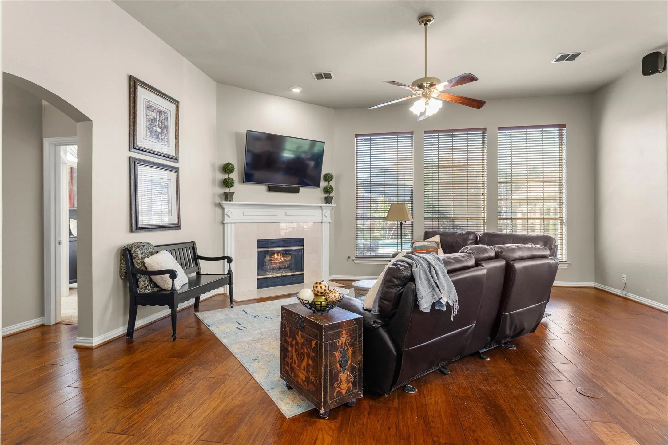 Single Family Residence For Sale in Denton County , 2709 Lake Ville Lane, Flower Mound, Texas 75022, 3 Bedroom, 2 Bathroom, 2 Garage spaces, 2,358 Sqft, built in 1994, mls#21406707, Real Estate Agent in Flower Mound, Homes For Sale in Denton county, Homes For Sale in Flower Mound, Realtor in Flower Mound Texas, Real Estate Brokerage Independent Realty Texas, Luminita Cordes Realtor
