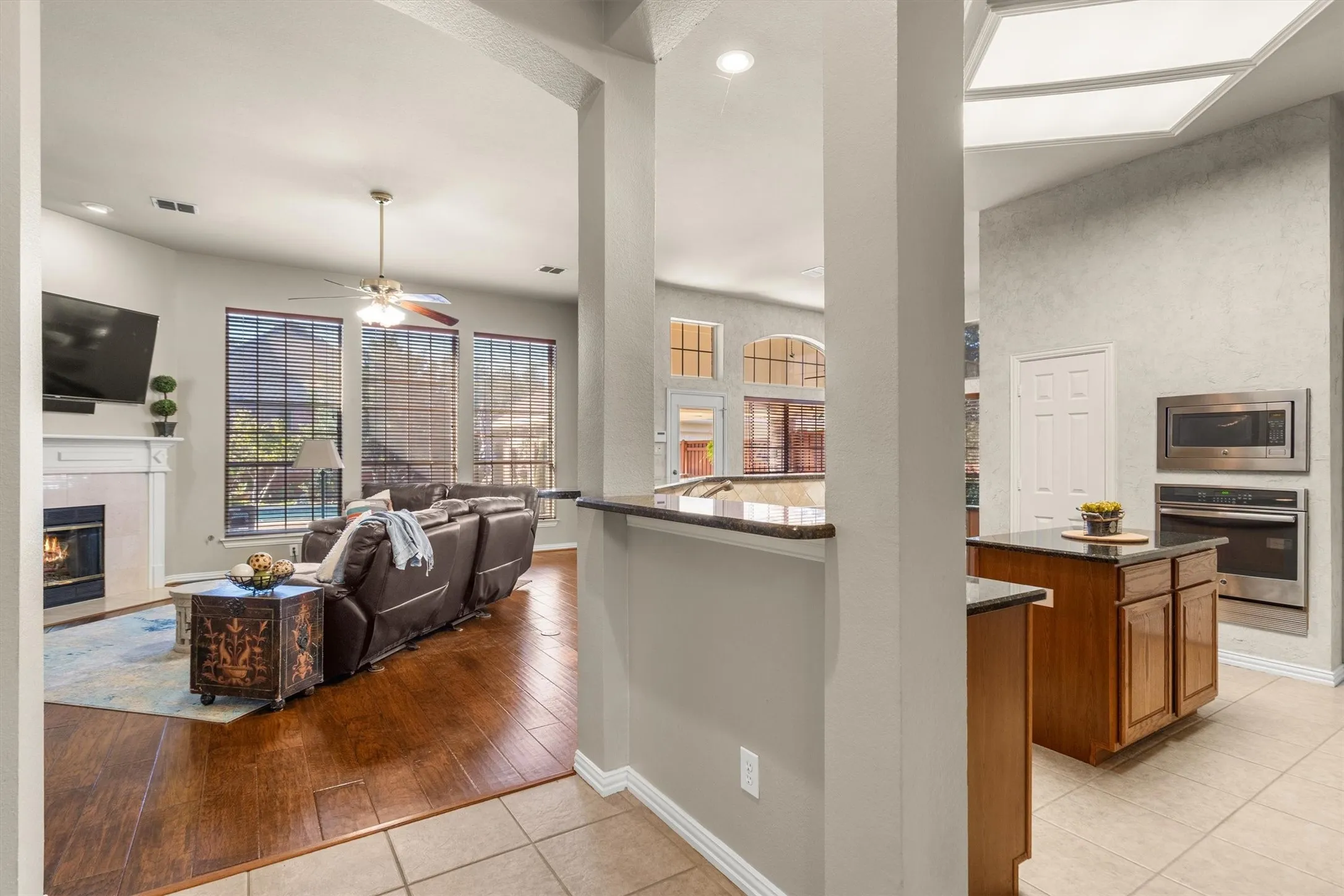 Single Family Residence For Sale in Denton County , 2709 Lake Ville Lane, Flower Mound, Texas 75022, 3 Bedroom, 2 Bathroom, 2 Garage spaces, 2,358 Sqft, built in 1994, mls#21406707, Real Estate Agent in Flower Mound, Homes For Sale in Denton county, Homes For Sale in Flower Mound, Realtor in Flower Mound Texas, Real Estate Brokerage Independent Realty Texas, Luminita Cordes Realtor